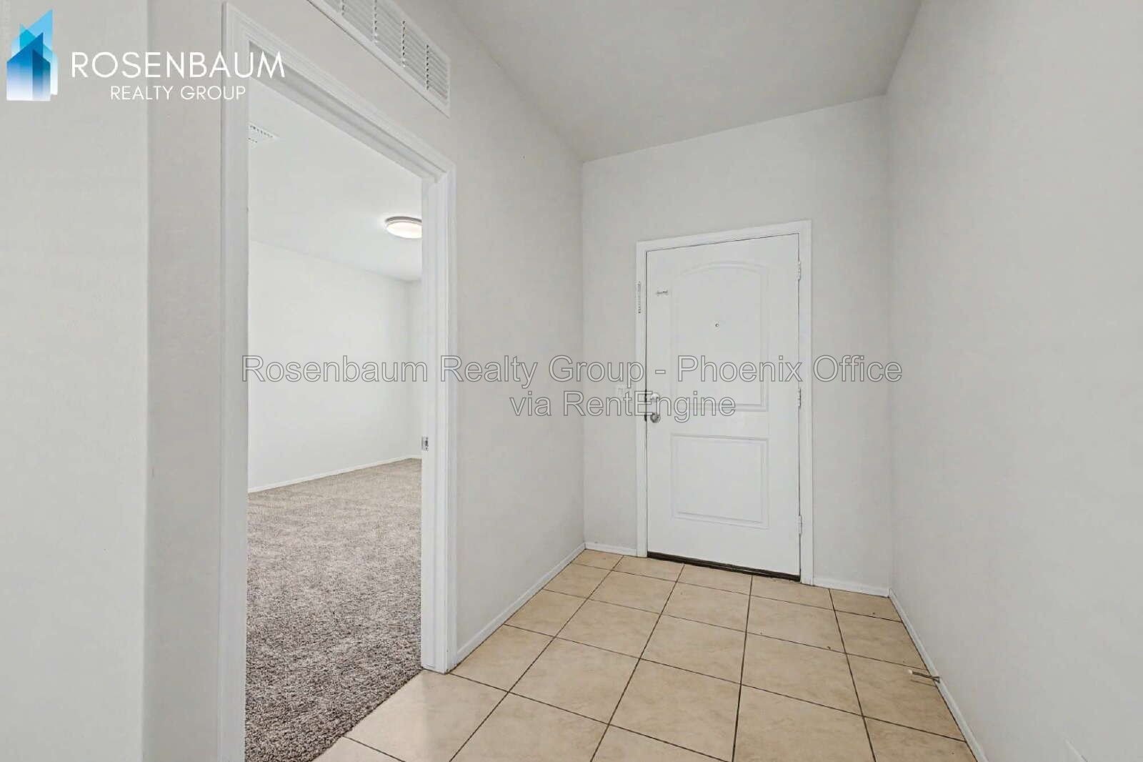 Modern 4-bedrooms and 2-bathrooms House in Maricopa. The Ultimate Space, Comfort & Style! property image