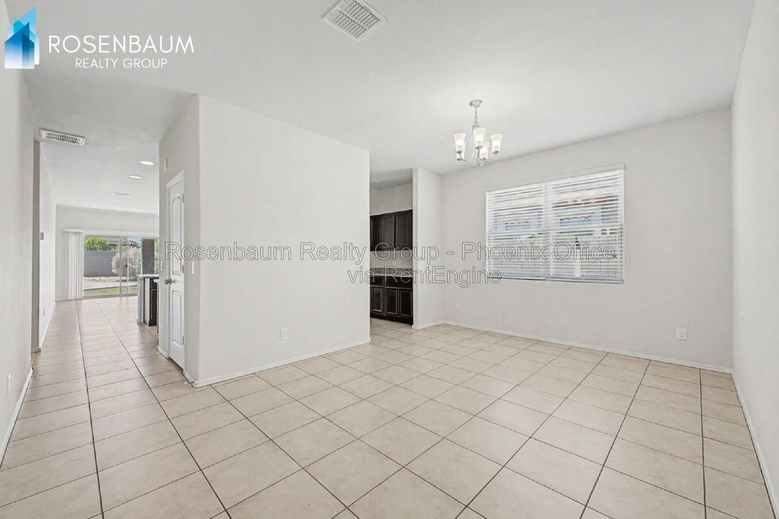 Modern 4-bedrooms and 2-bathrooms House in Maricopa. The Ultimate Space, Comfort & Style! property image