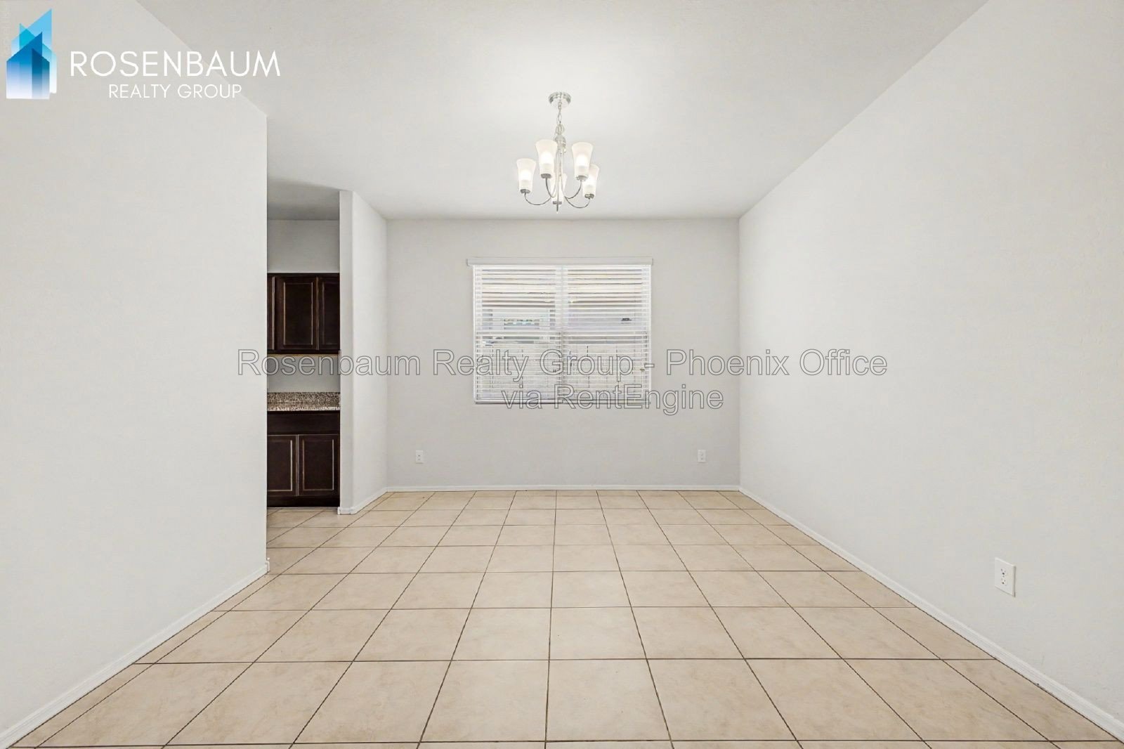 Modern 4-bedrooms and 2-bathrooms House in Maricopa. The Ultimate Space, Comfort & Style! property image