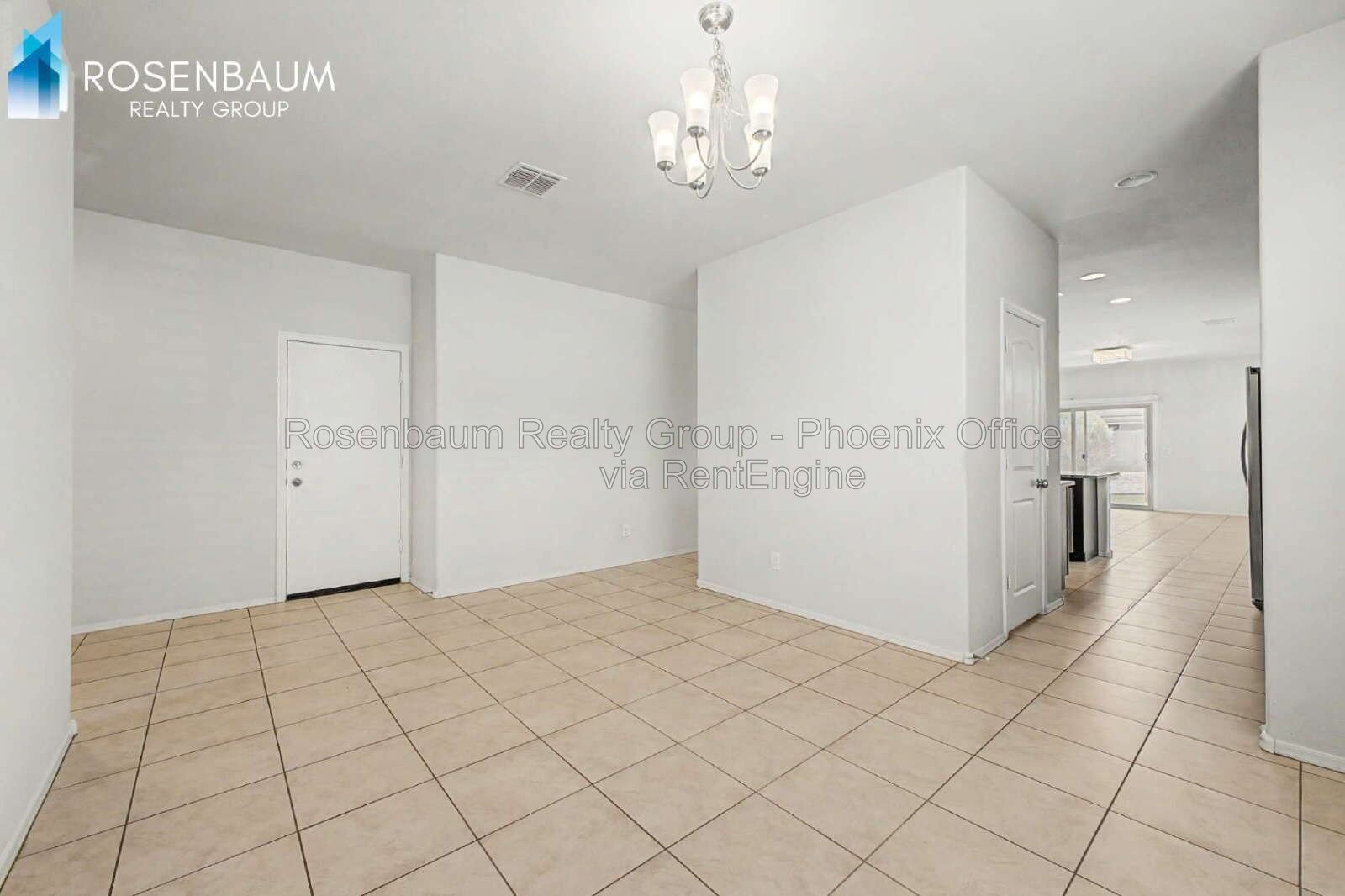 Modern 4-bedrooms and 2-bathrooms House in Maricopa. The Ultimate Space, Comfort & Style! property image