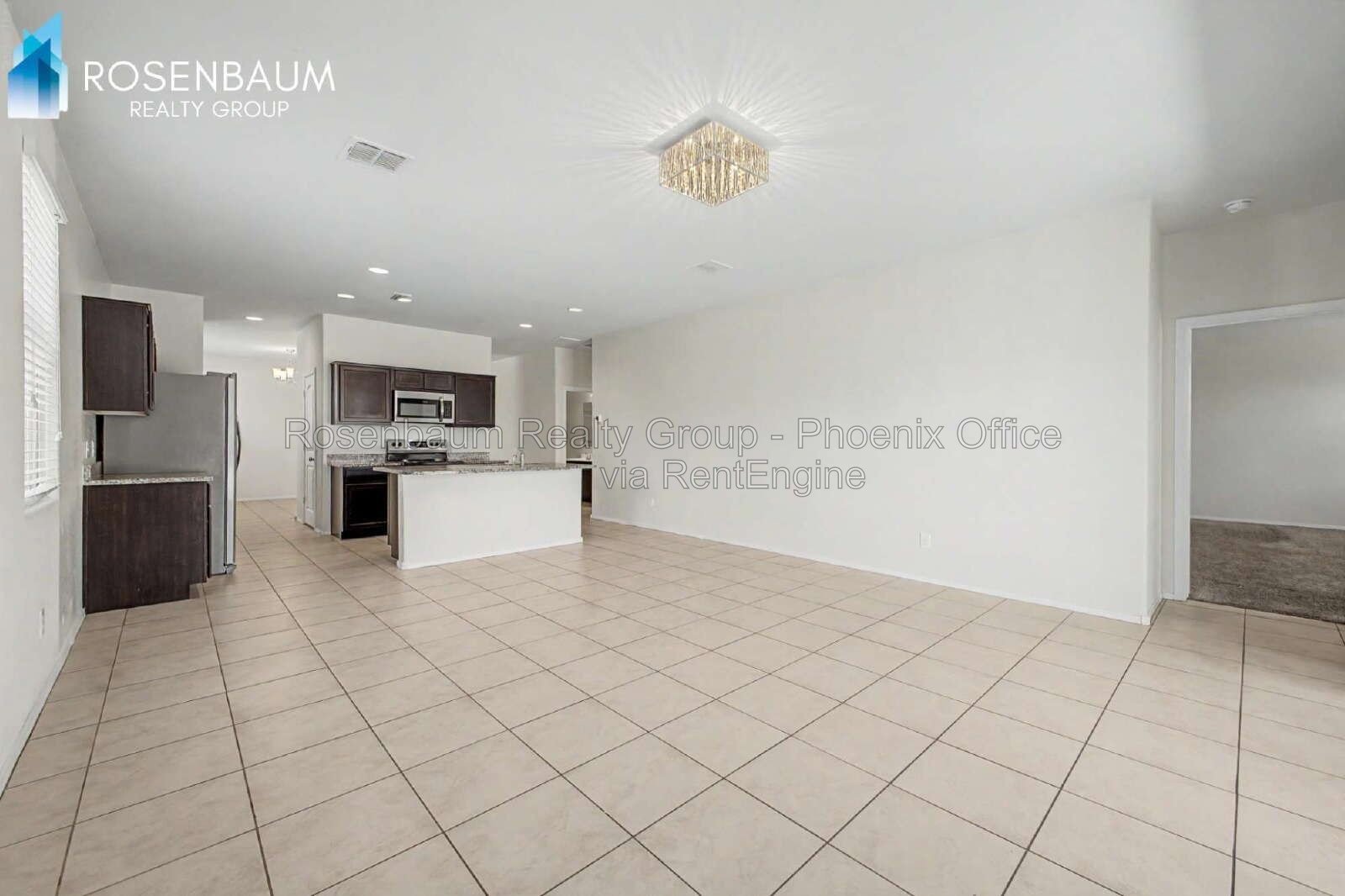 Modern 4-bedrooms and 2-bathrooms House in Maricopa. The Ultimate Space, Comfort & Style! property image