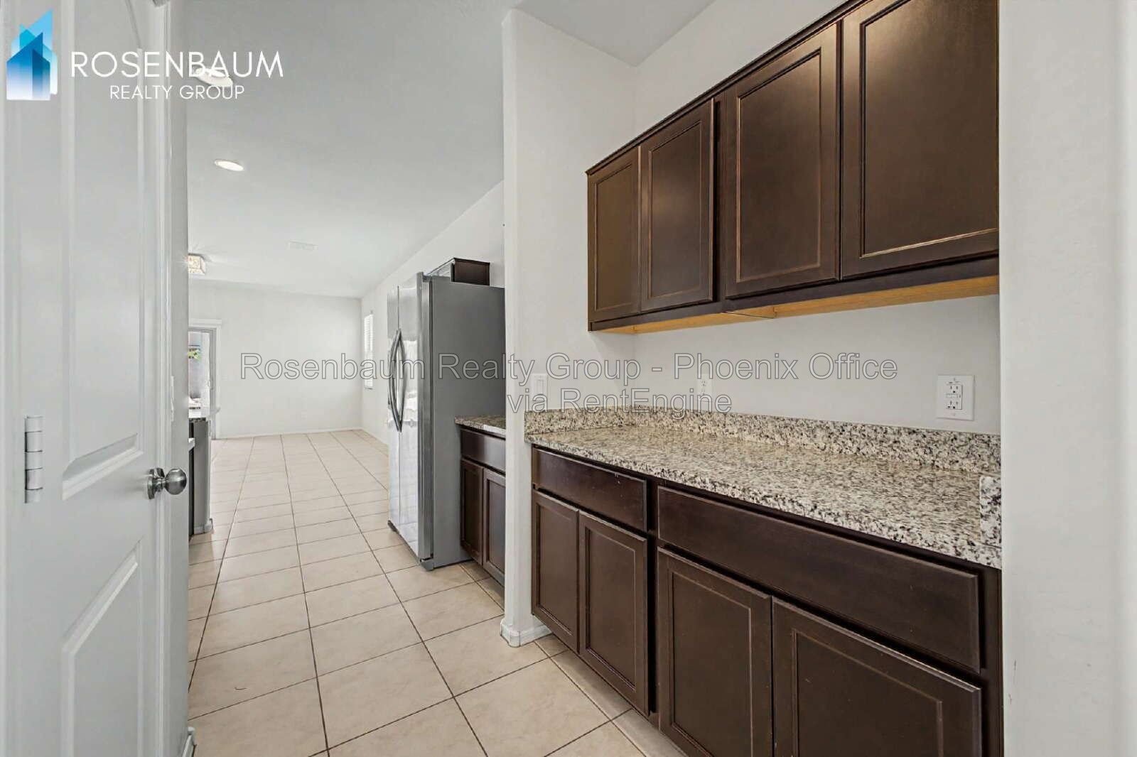 Modern 4-bedrooms and 2-bathrooms House in Maricopa. The Ultimate Space, Comfort & Style! property image