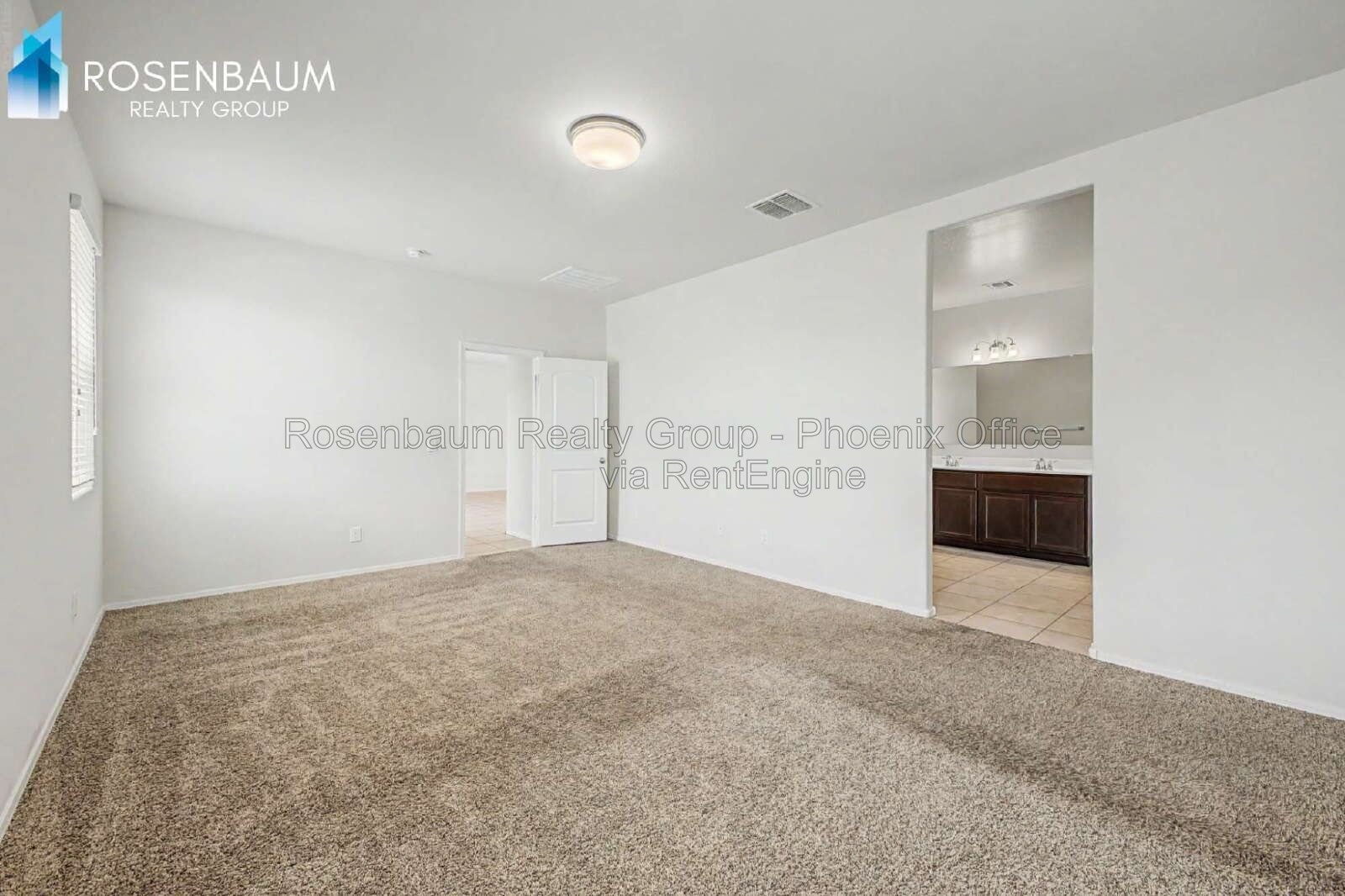 Modern 4-bedrooms and 2-bathrooms House in Maricopa. The Ultimate Space, Comfort & Style! property image