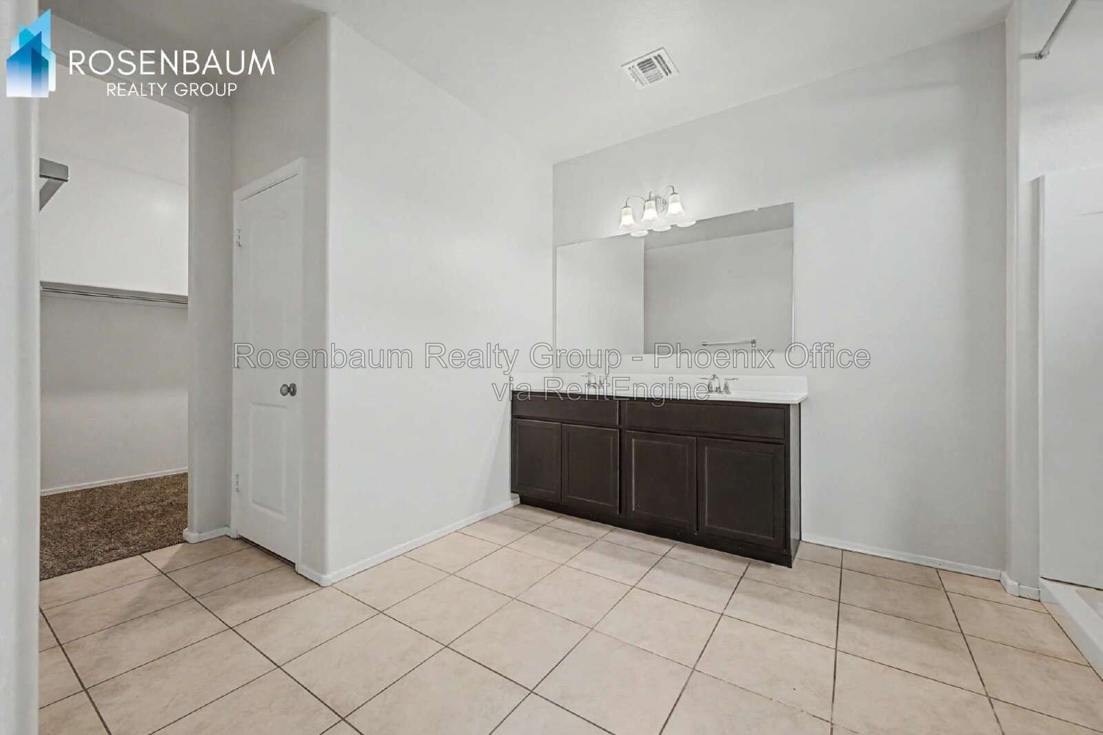 Modern 4-bedrooms and 2-bathrooms House in Maricopa. The Ultimate Space, Comfort & Style! property image