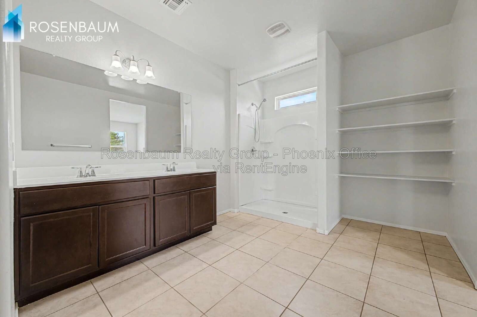 Modern 4-bedrooms and 2-bathrooms House in Maricopa. The Ultimate Space, Comfort & Style! property image