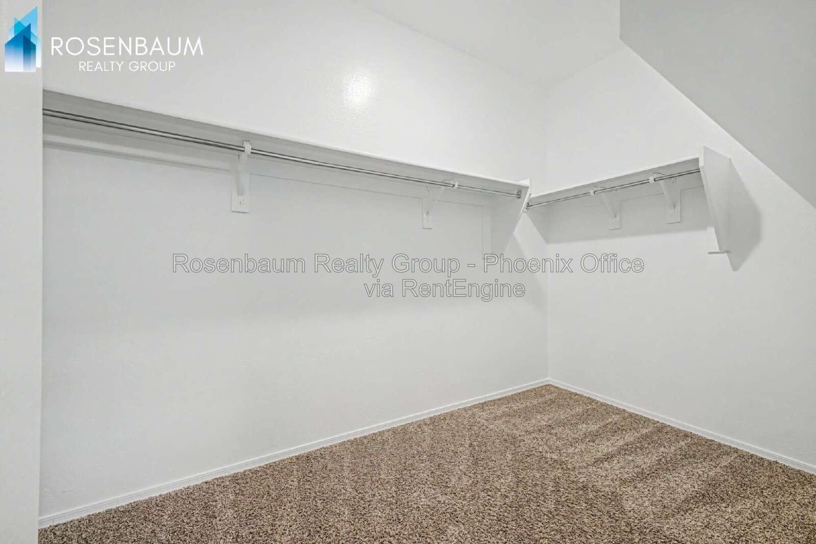 Modern 4-bedrooms and 2-bathrooms House in Maricopa. The Ultimate Space, Comfort & Style! property image