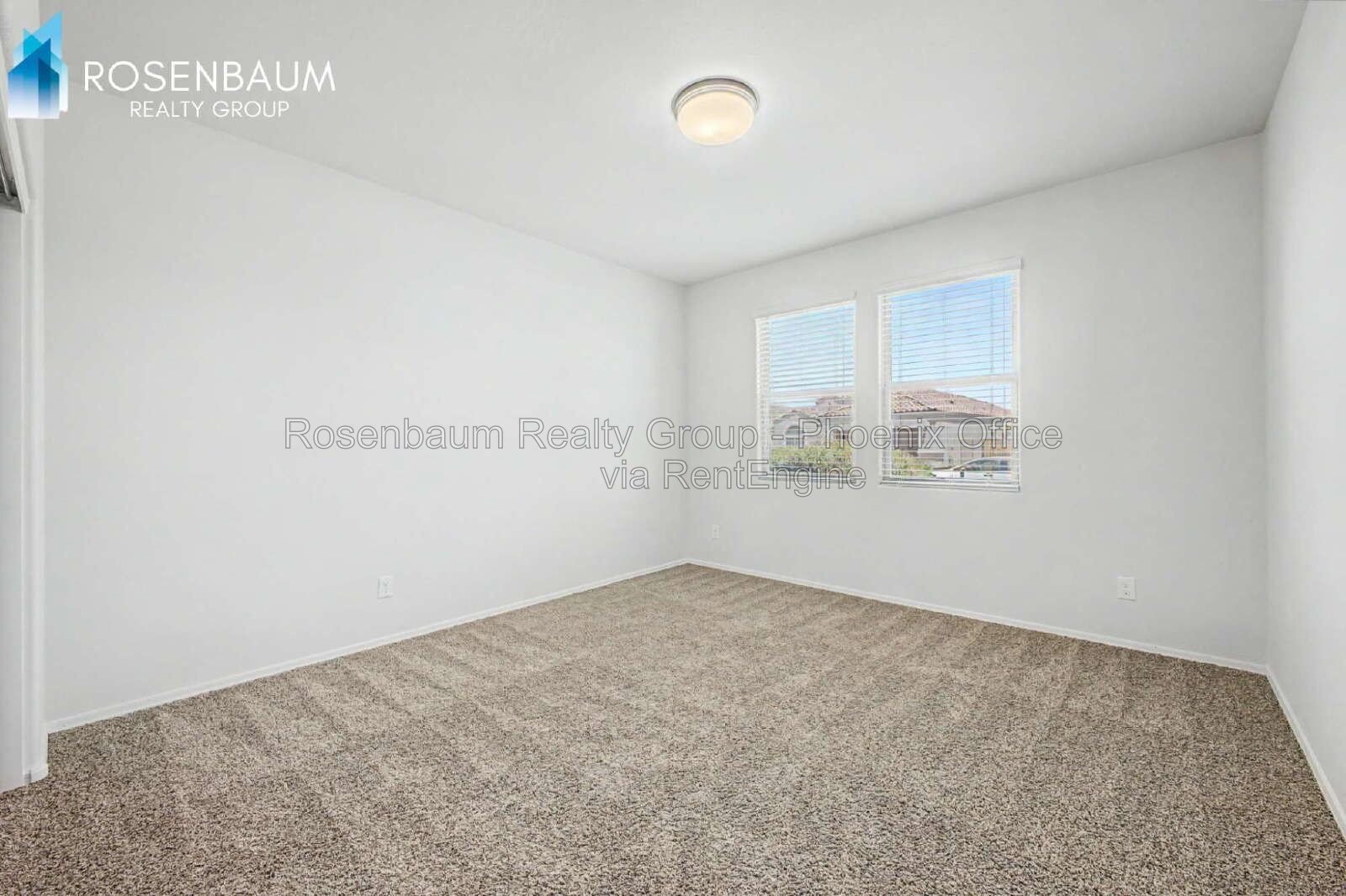 Modern 4-bedrooms and 2-bathrooms House in Maricopa. The Ultimate Space, Comfort & Style! property image