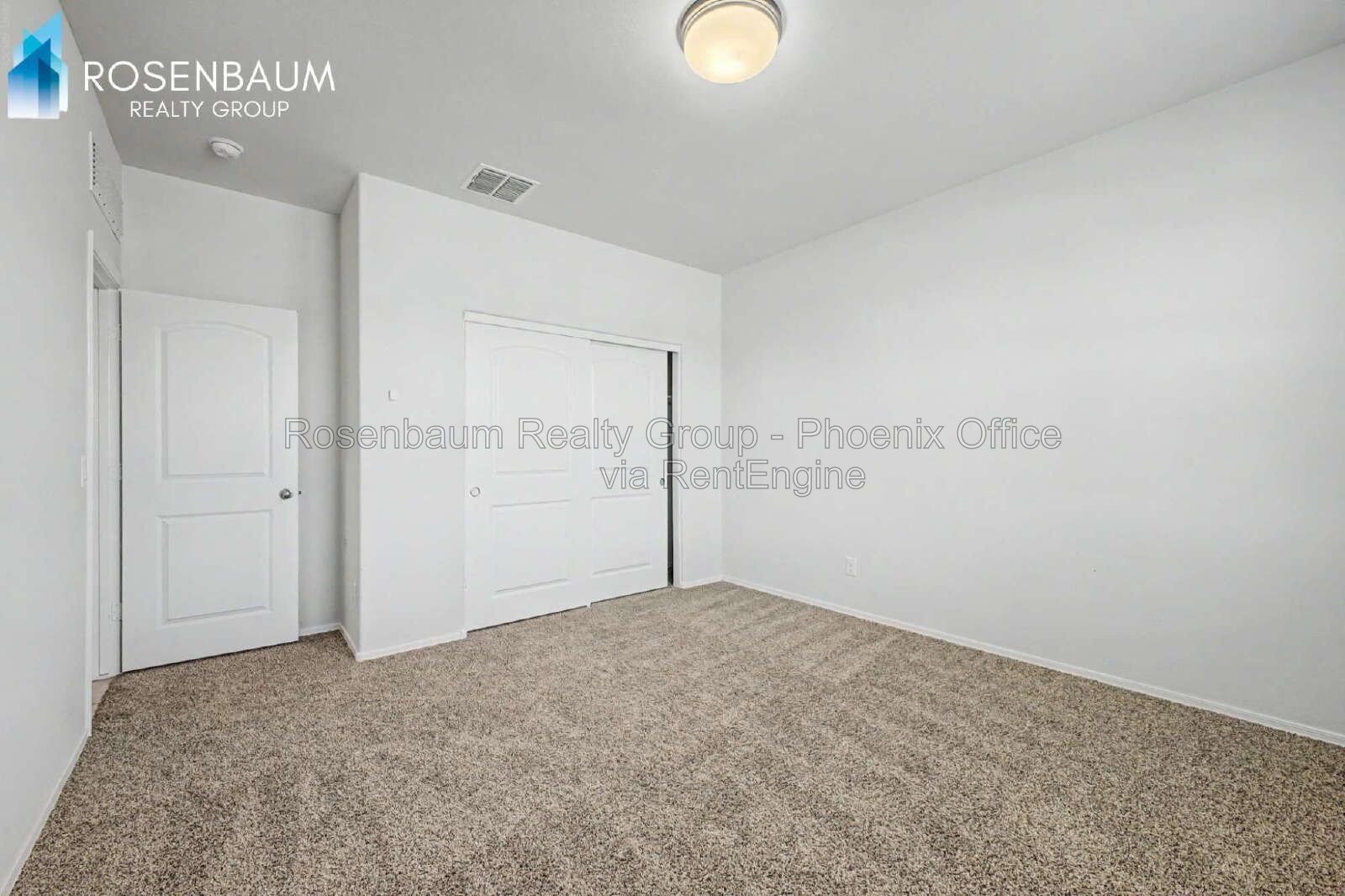 Modern 4-bedrooms and 2-bathrooms House in Maricopa. The Ultimate Space, Comfort & Style! property image
