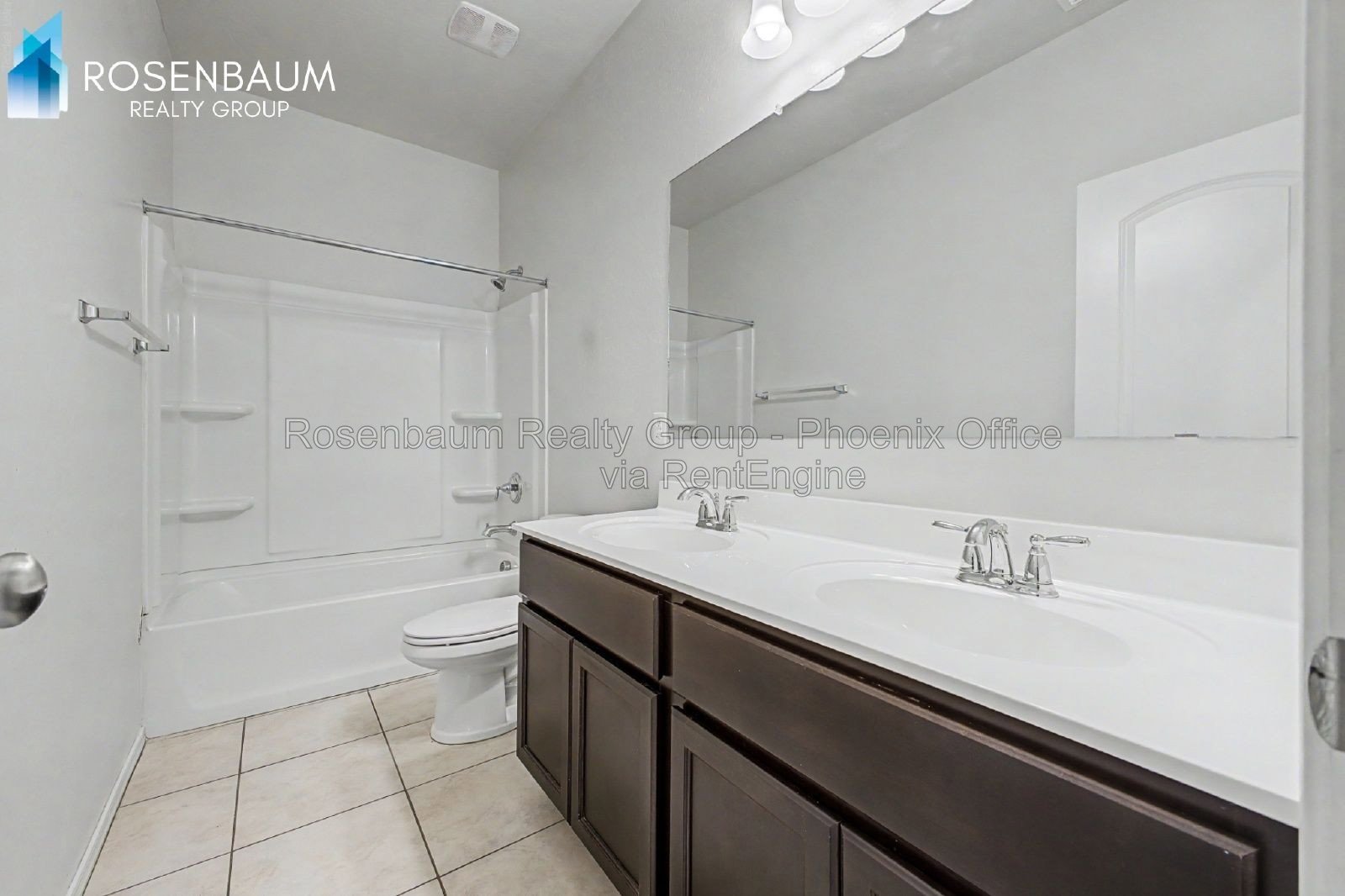 Modern 4-bedrooms and 2-bathrooms House in Maricopa. The Ultimate Space, Comfort & Style! property image