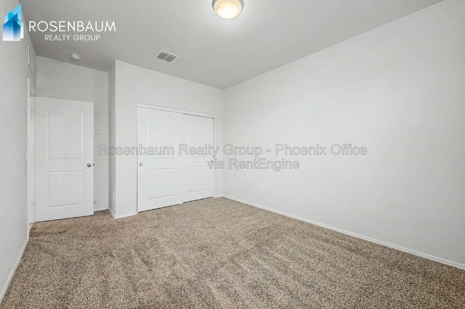 Modern 4-bedrooms and 2-bathrooms House in Maricopa. The Ultimate Space, Comfort & Style! property image