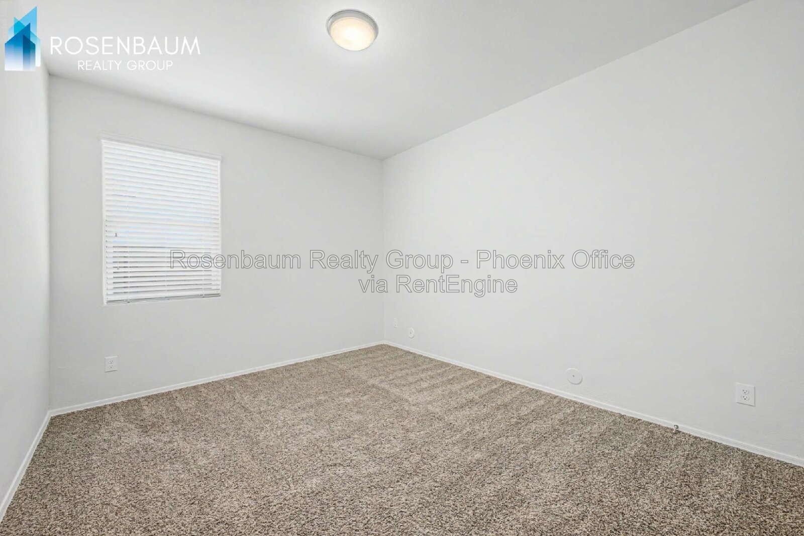 Modern 4-bedrooms and 2-bathrooms House in Maricopa. The Ultimate Space, Comfort & Style! property image