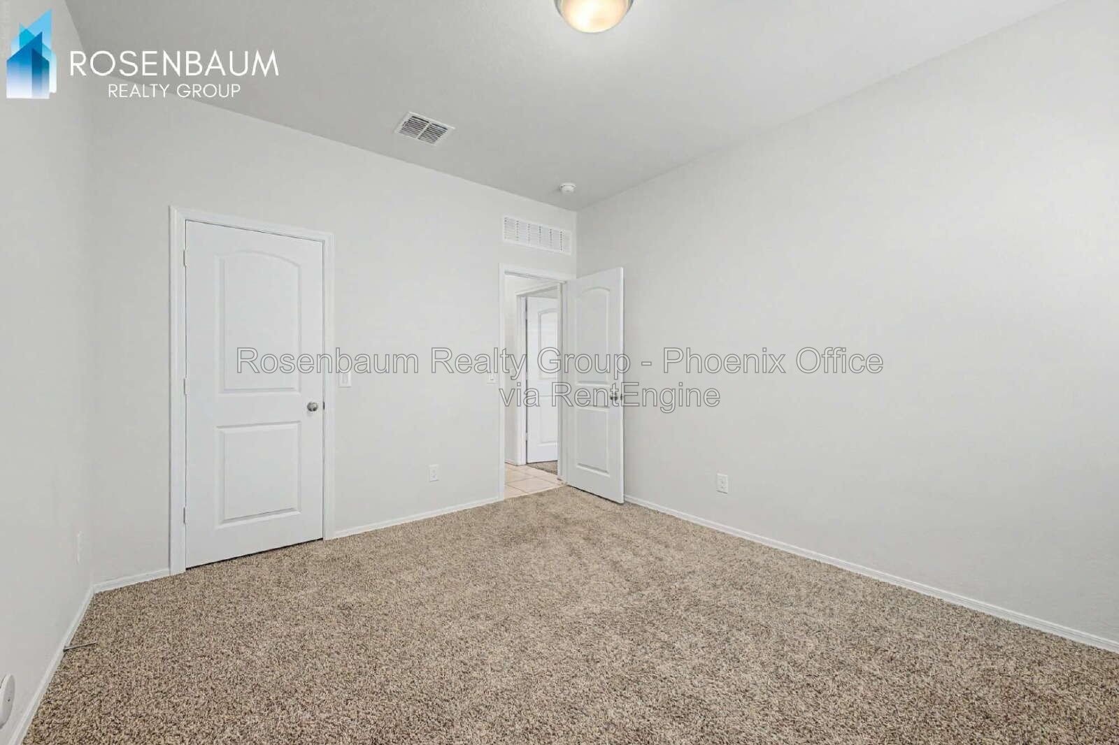 Modern 4-bedrooms and 2-bathrooms House in Maricopa. The Ultimate Space, Comfort & Style! property image