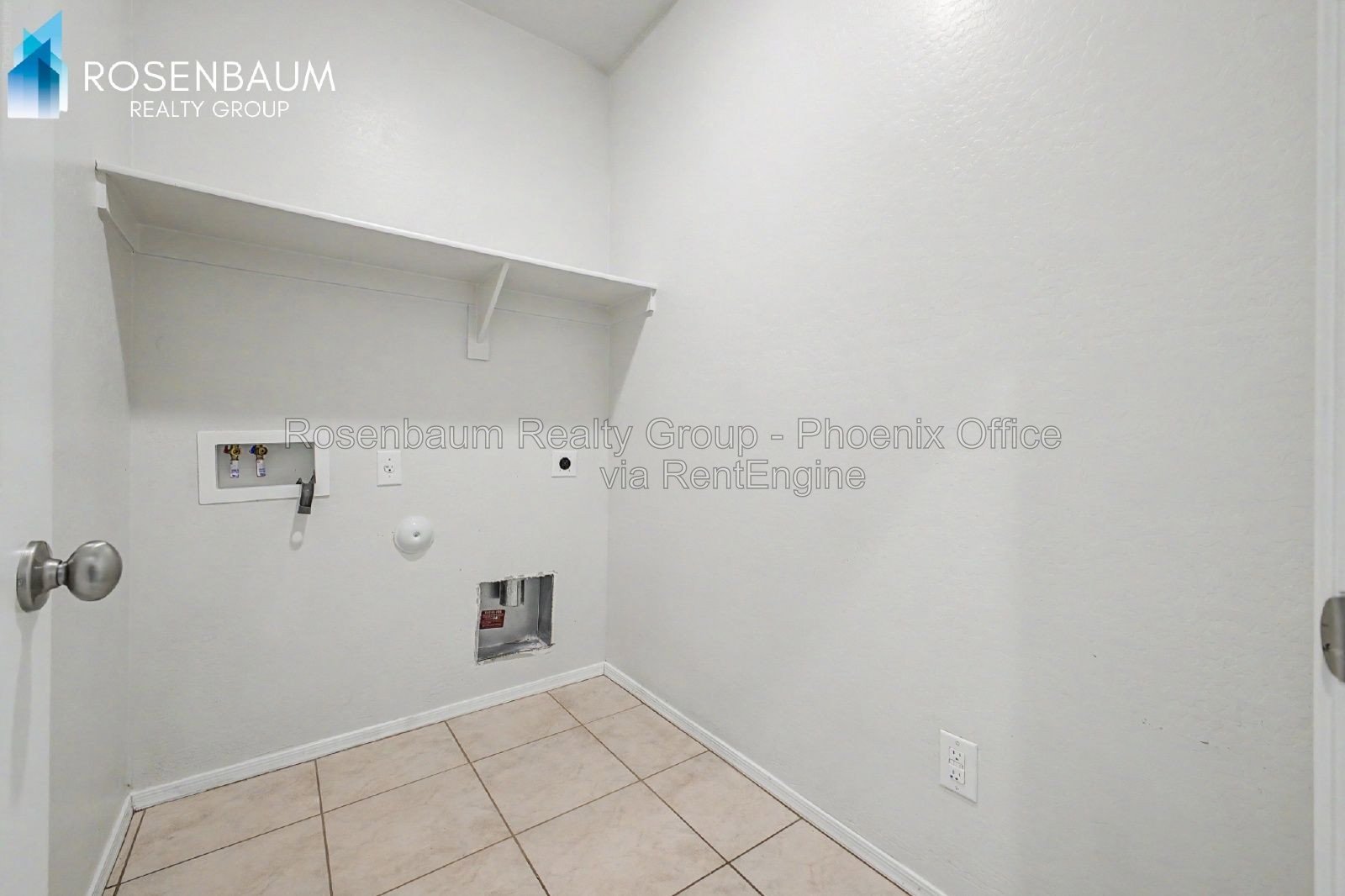 Modern 4-bedrooms and 2-bathrooms House in Maricopa. The Ultimate Space, Comfort & Style! property image