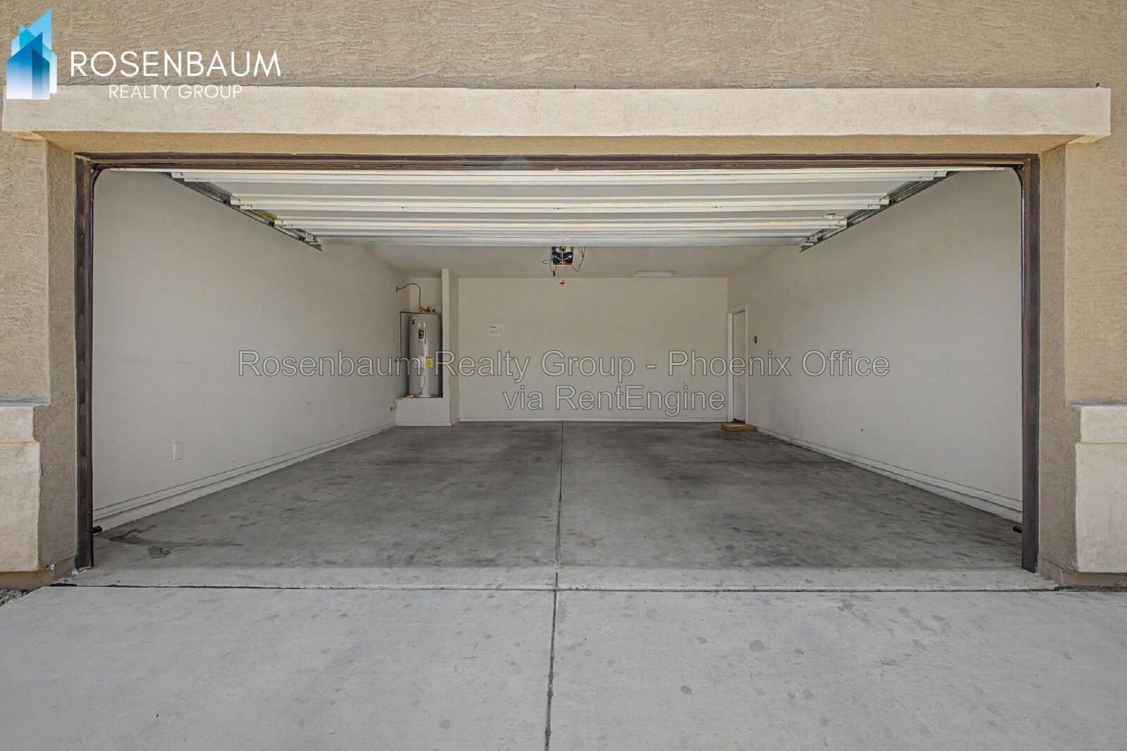 Modern 4-bedrooms and 2-bathrooms House in Maricopa. The Ultimate Space, Comfort & Style! property image