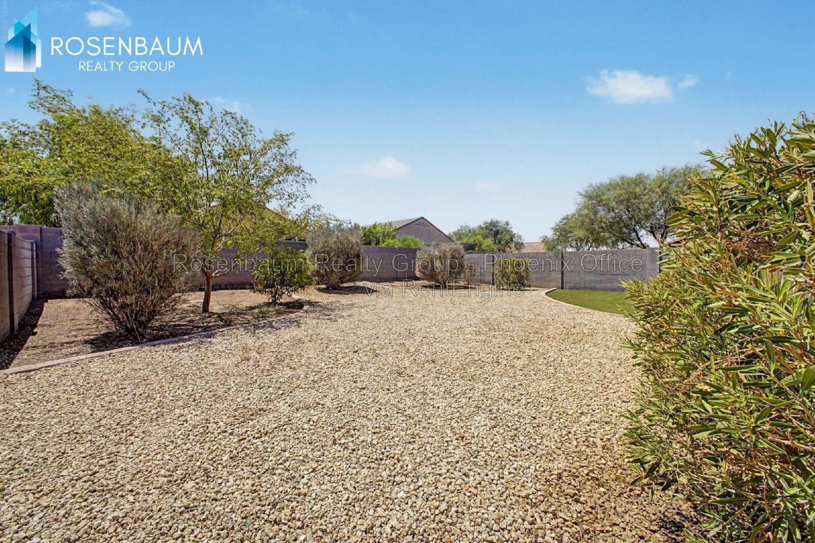 Modern 4-bedrooms and 2-bathrooms House in Maricopa. The Ultimate Space, Comfort & Style! property image