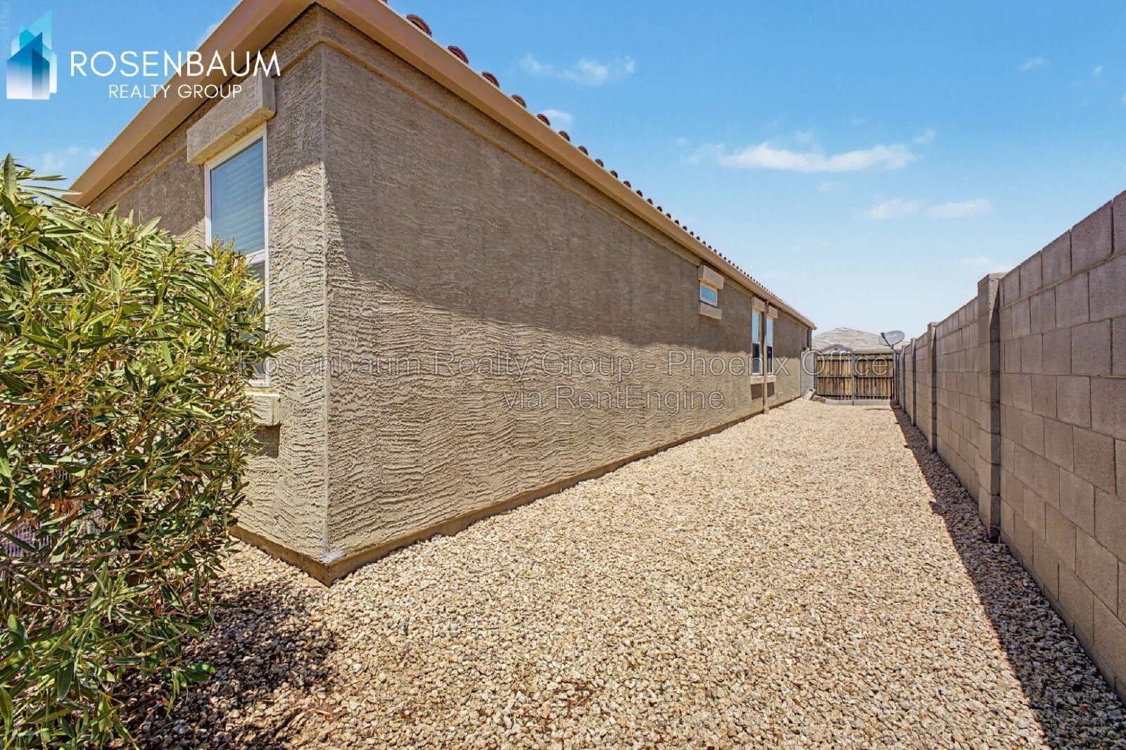Modern 4-bedrooms and 2-bathrooms House in Maricopa. The Ultimate Space, Comfort & Style! property image