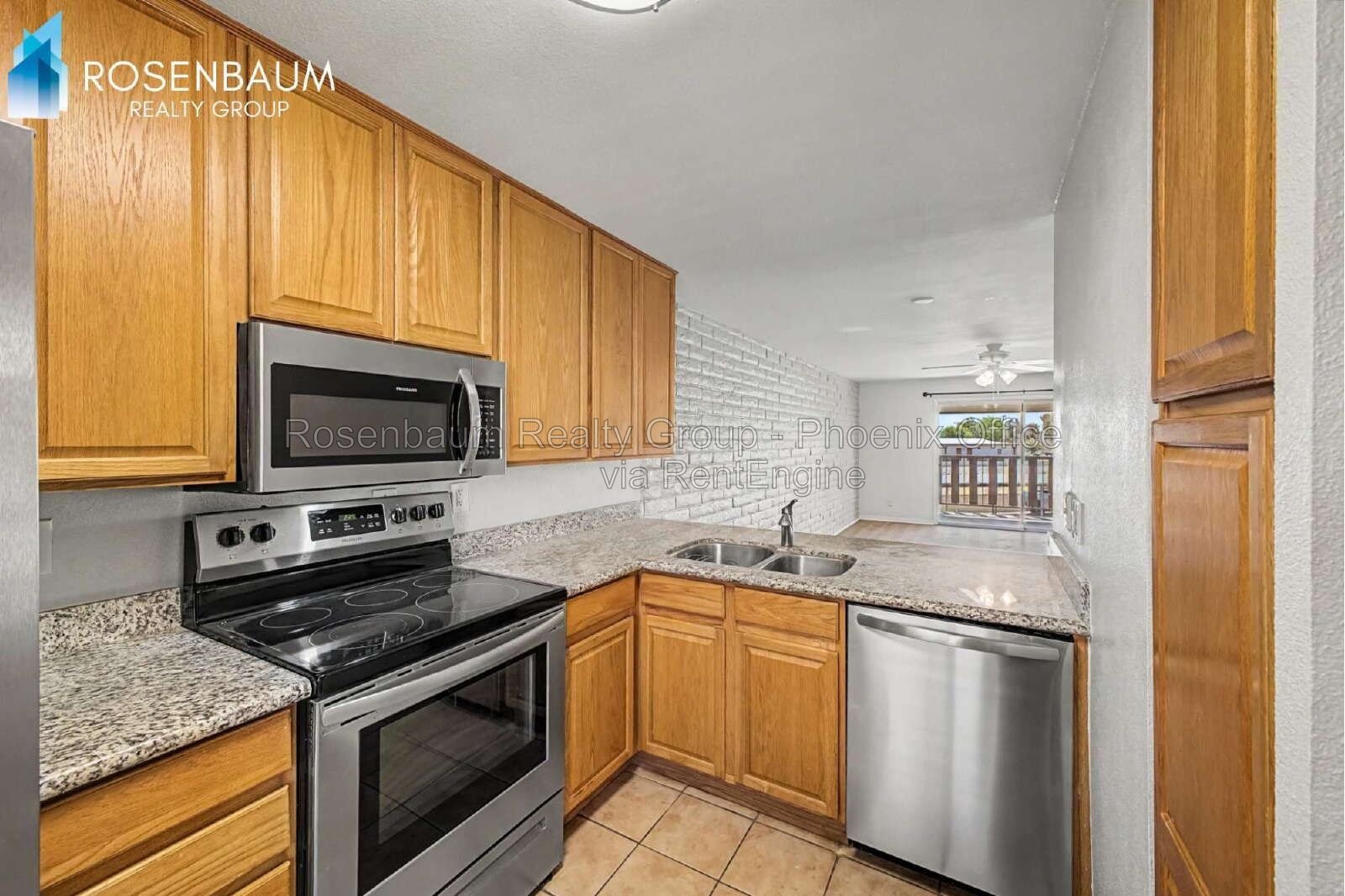 Charming 2-beds, 2-baths upstairs condo near Old Town Scottsdale! property image