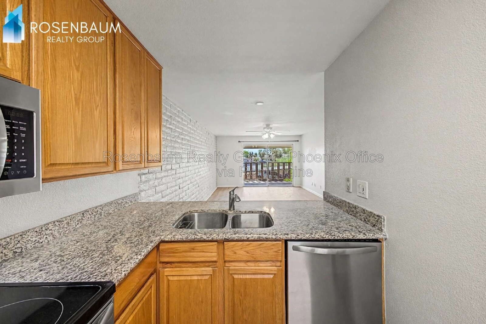Charming 2-beds, 2-baths upstairs condo near Old Town Scottsdale! property image