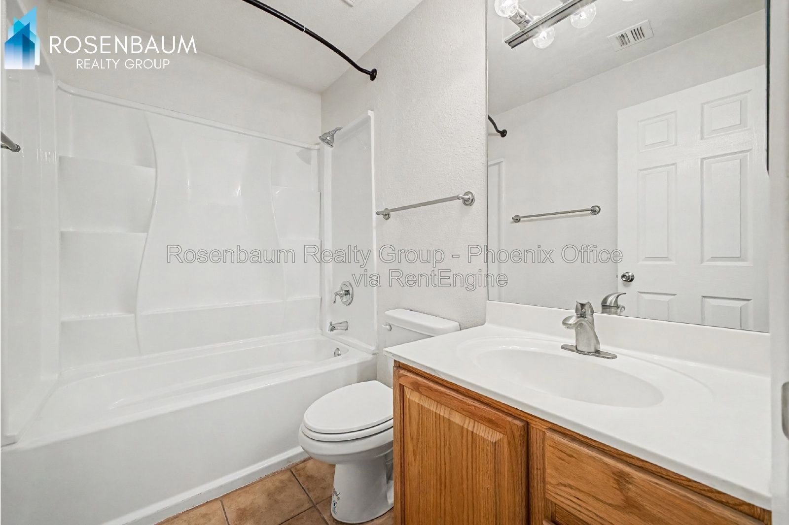Charming 2-beds, 2-baths upstairs condo near Old Town Scottsdale! property image