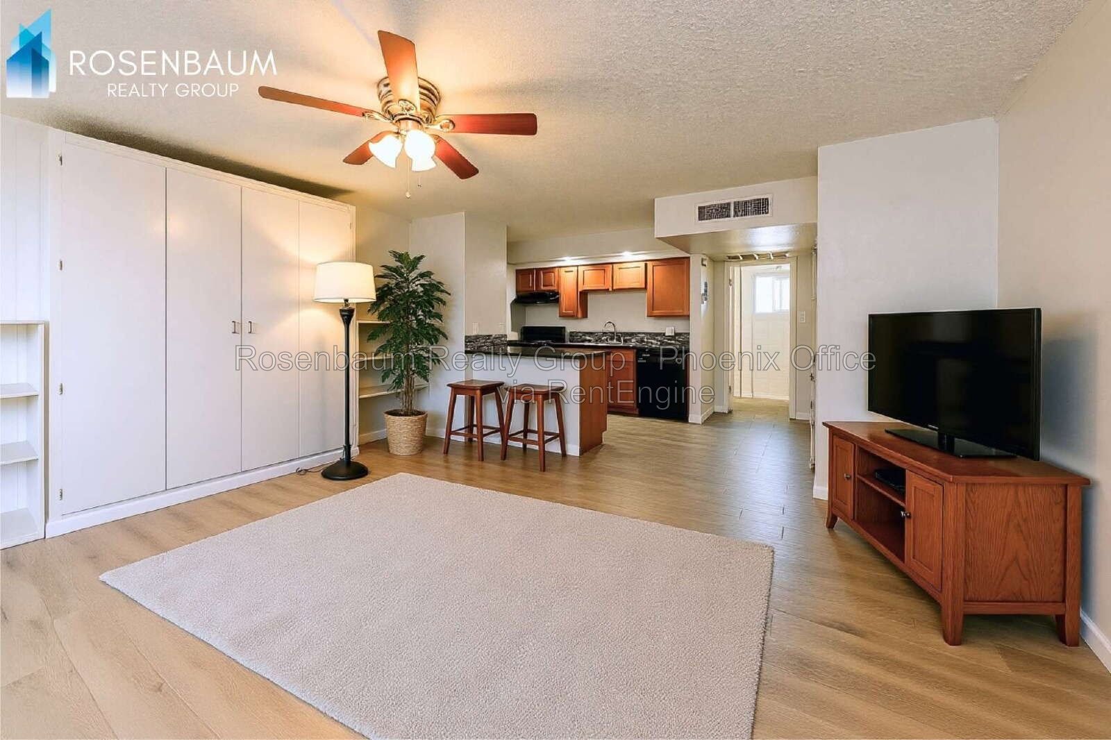 Charming Studios & 1-Bedroom Apartments in a Phoenix Community – Prime Location & Utilities Included! property image