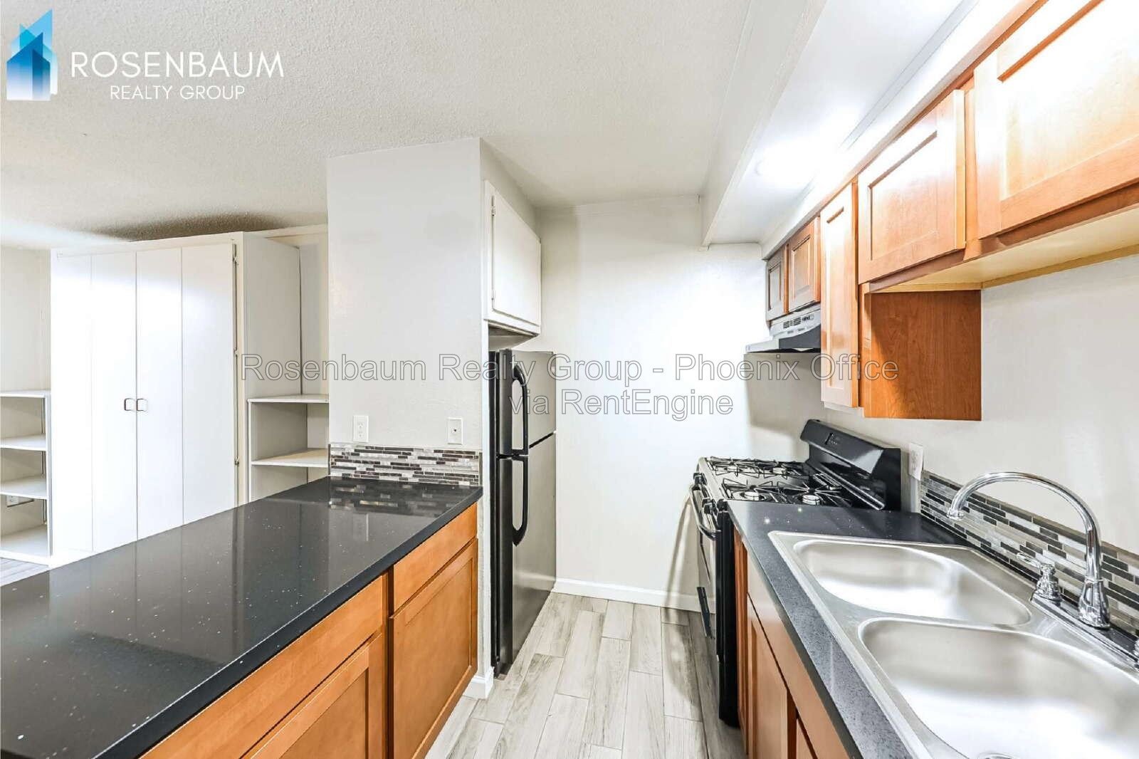 Charming Studios & 1-Bedroom Apartments in a Phoenix Community – Prime Location & Utilities Included! property image