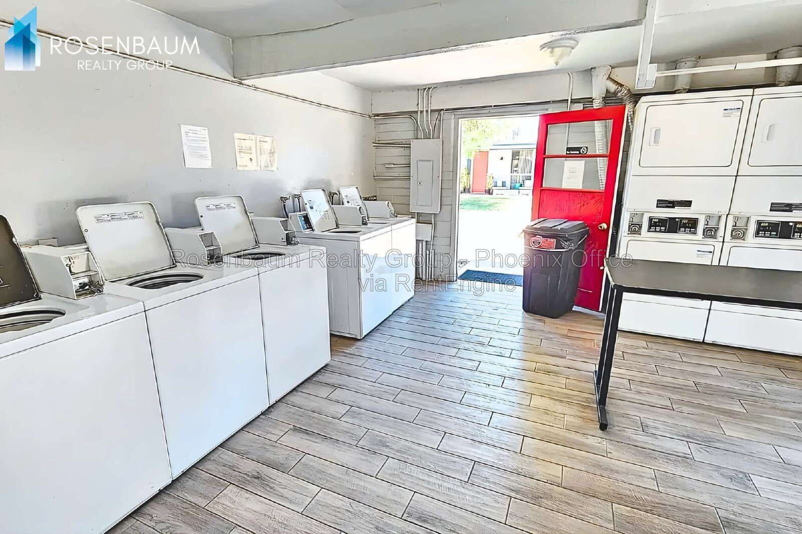 Charming Studios & 1-Bedroom Apartments in a Phoenix Community – Prime Location & Utilities Included! property image