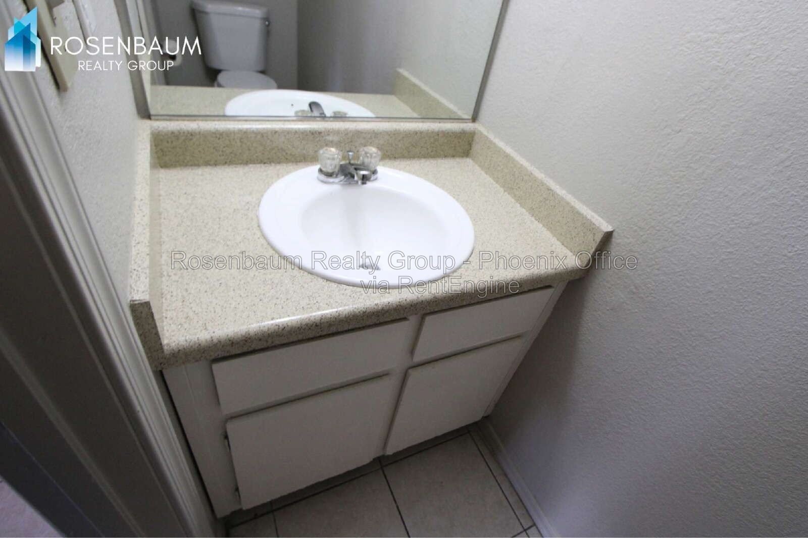 Beautiful spacious townhome style 4plex apt! property image