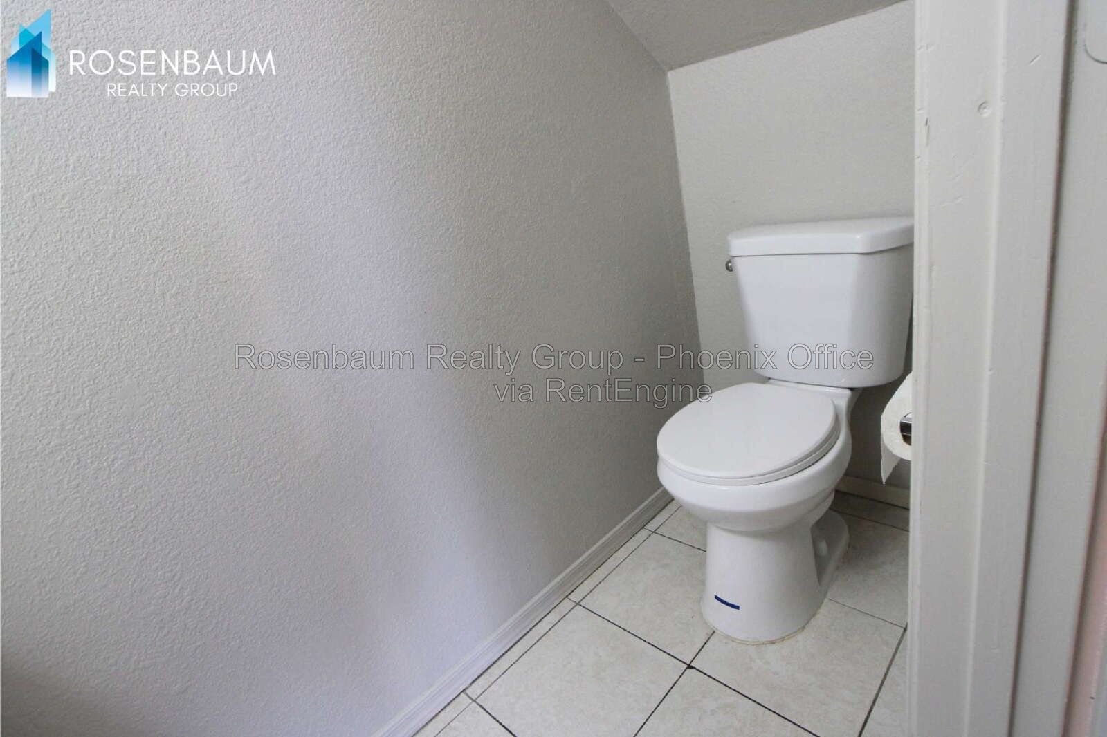 Beautiful spacious townhome style 4plex apt! property image
