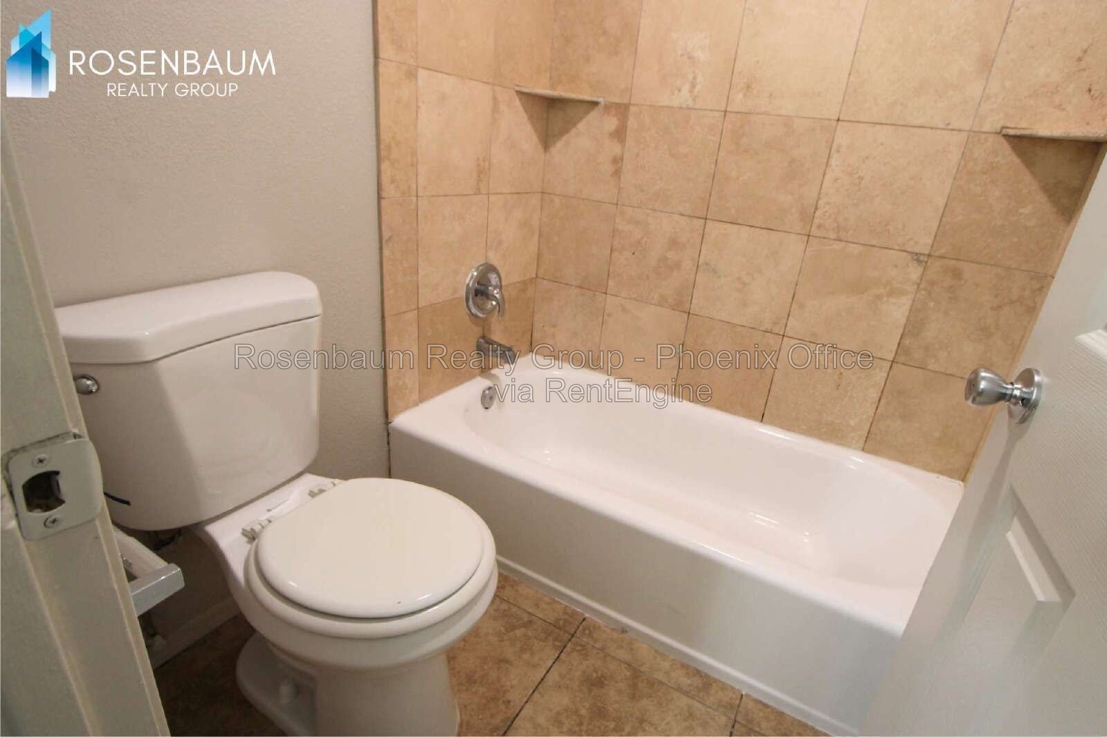 Beautiful spacious townhome style 4plex apt! property image