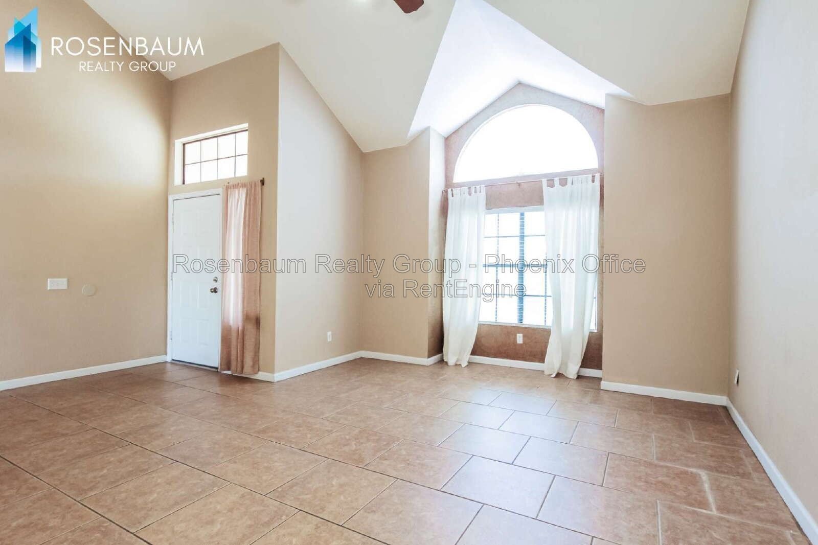Gorgeous 3-beds, 3-baths home in the Suncrest Villas in Phoenix! property image