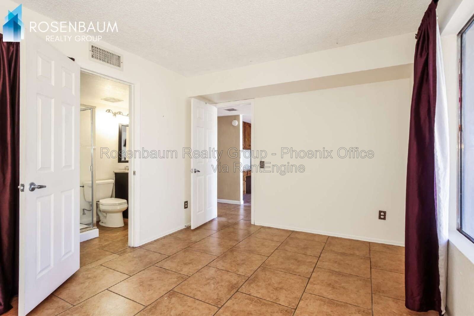 Gorgeous 3-beds, 3-baths home in the Suncrest Villas in Phoenix! property image