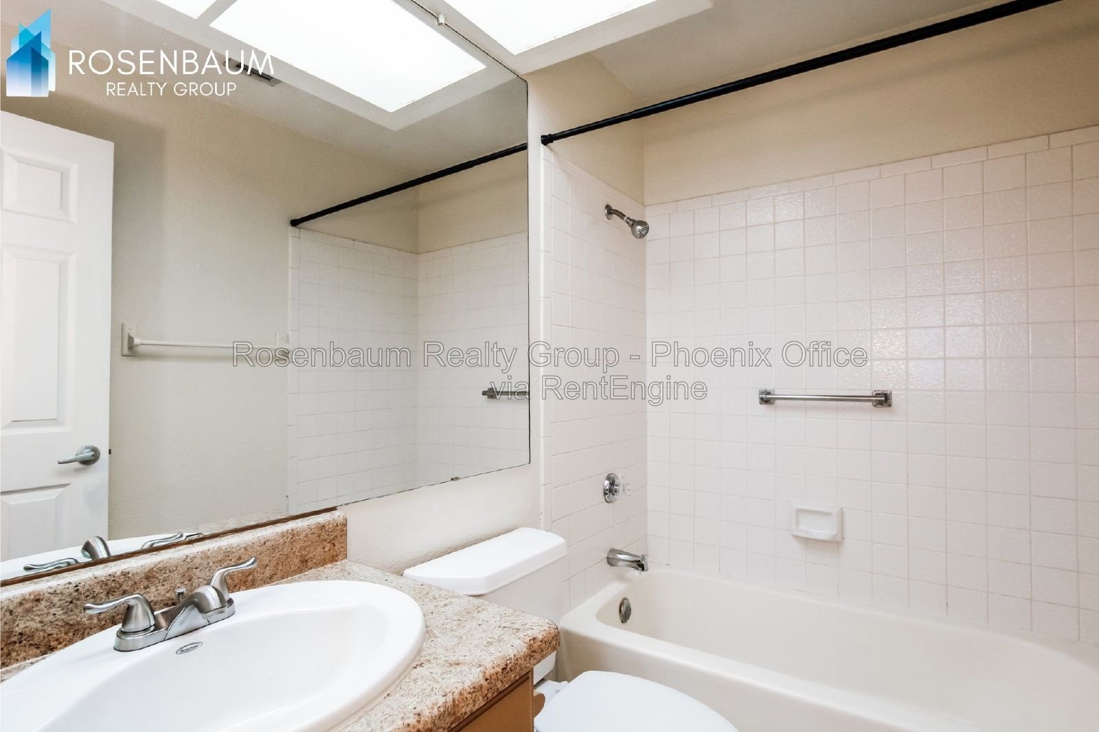 Gorgeous 3-beds, 3-baths home in the Suncrest Villas in Phoenix! property image