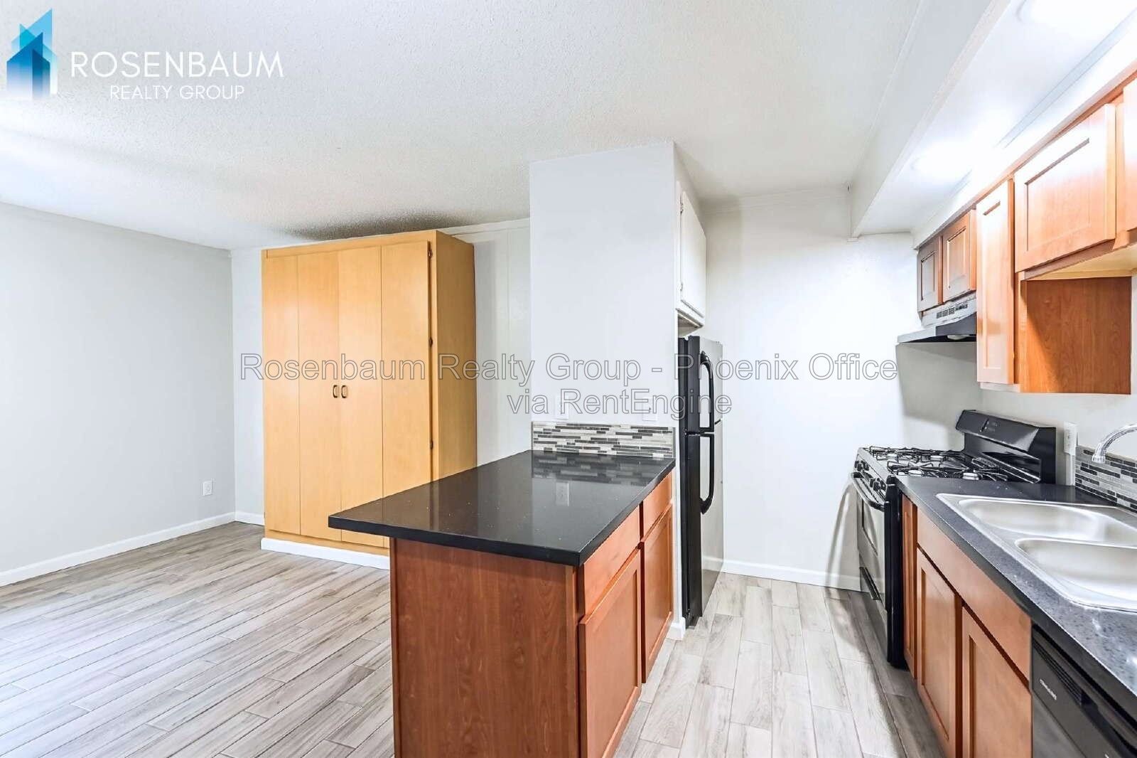 Charming Studios & 1-Bedroom Apartments in a Phoenix Community – Prime Location & Utilities Included! property image