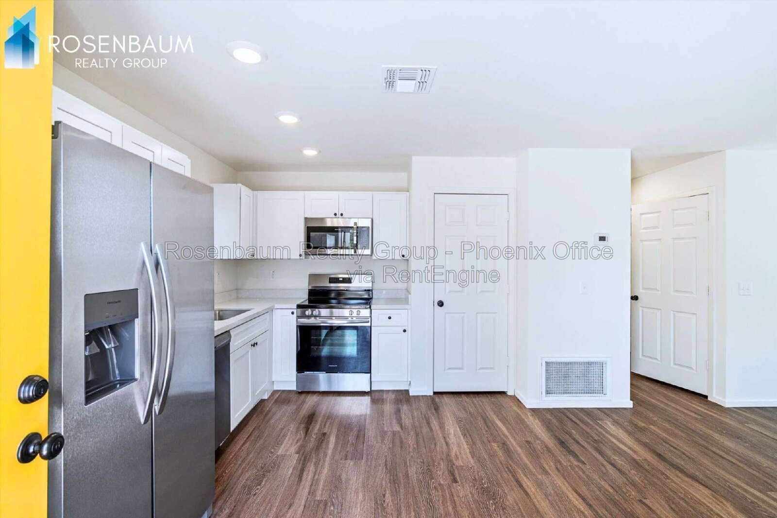 Beautifully charming 4-beds, 2-baths upstairs duplex home in Phoenix! property image