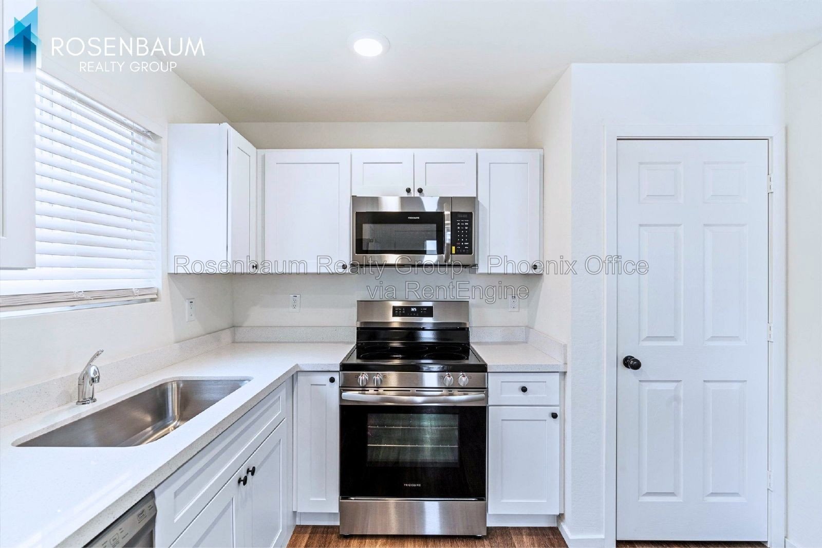 Beautifully charming 4-beds, 2-baths upstairs duplex home in Phoenix! property image