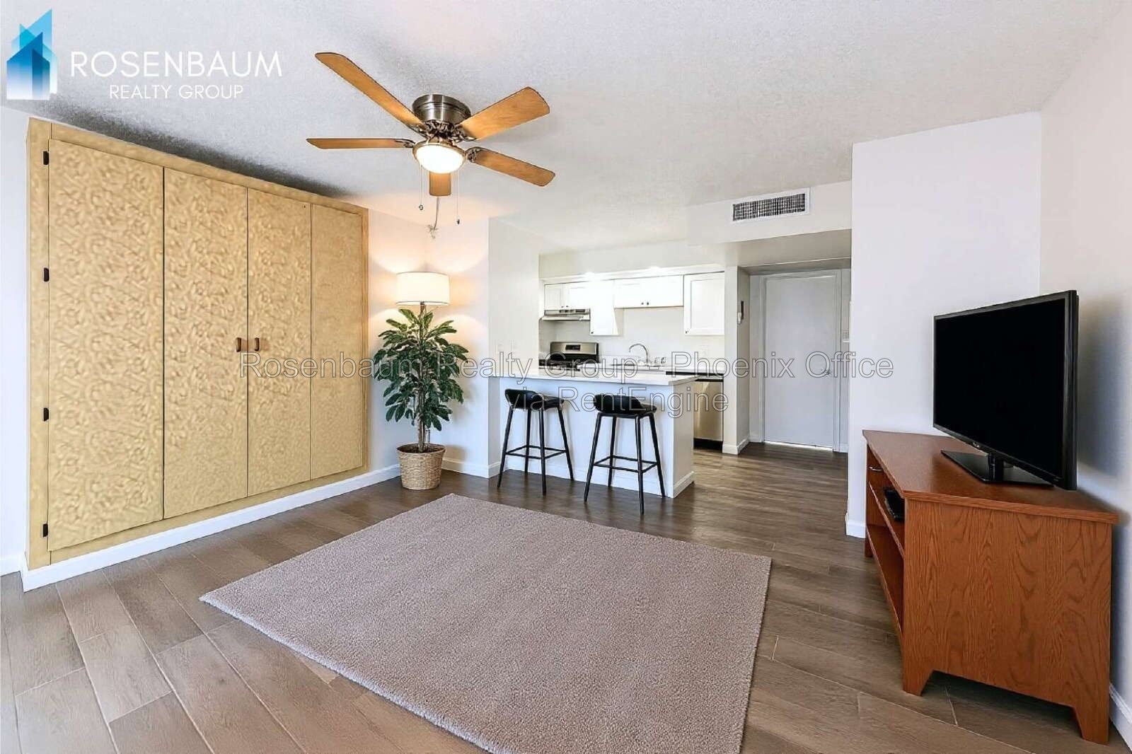 Charming Studios & 1-Bedroom Apartments in a Phoenix Community – Prime Location & Utilities Included! property image