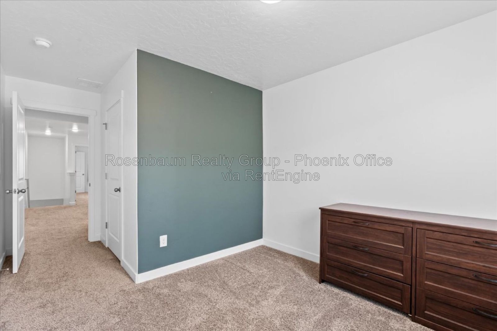 Charming 3-bedrooms, 2-baths townhouse in Saratoga Springs! property image