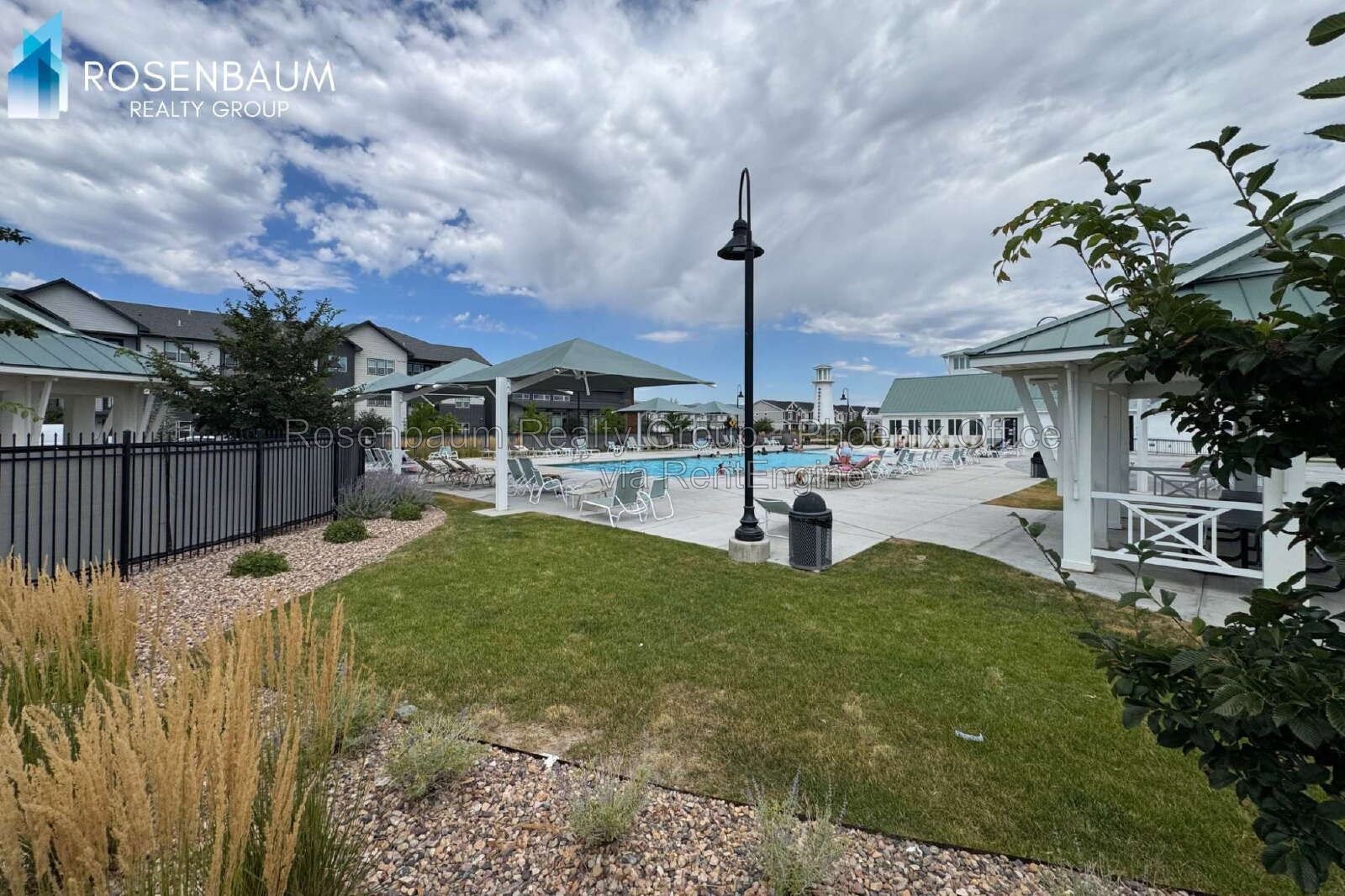 Charming 3-bedrooms, 2-baths townhouse in Saratoga Springs! property image