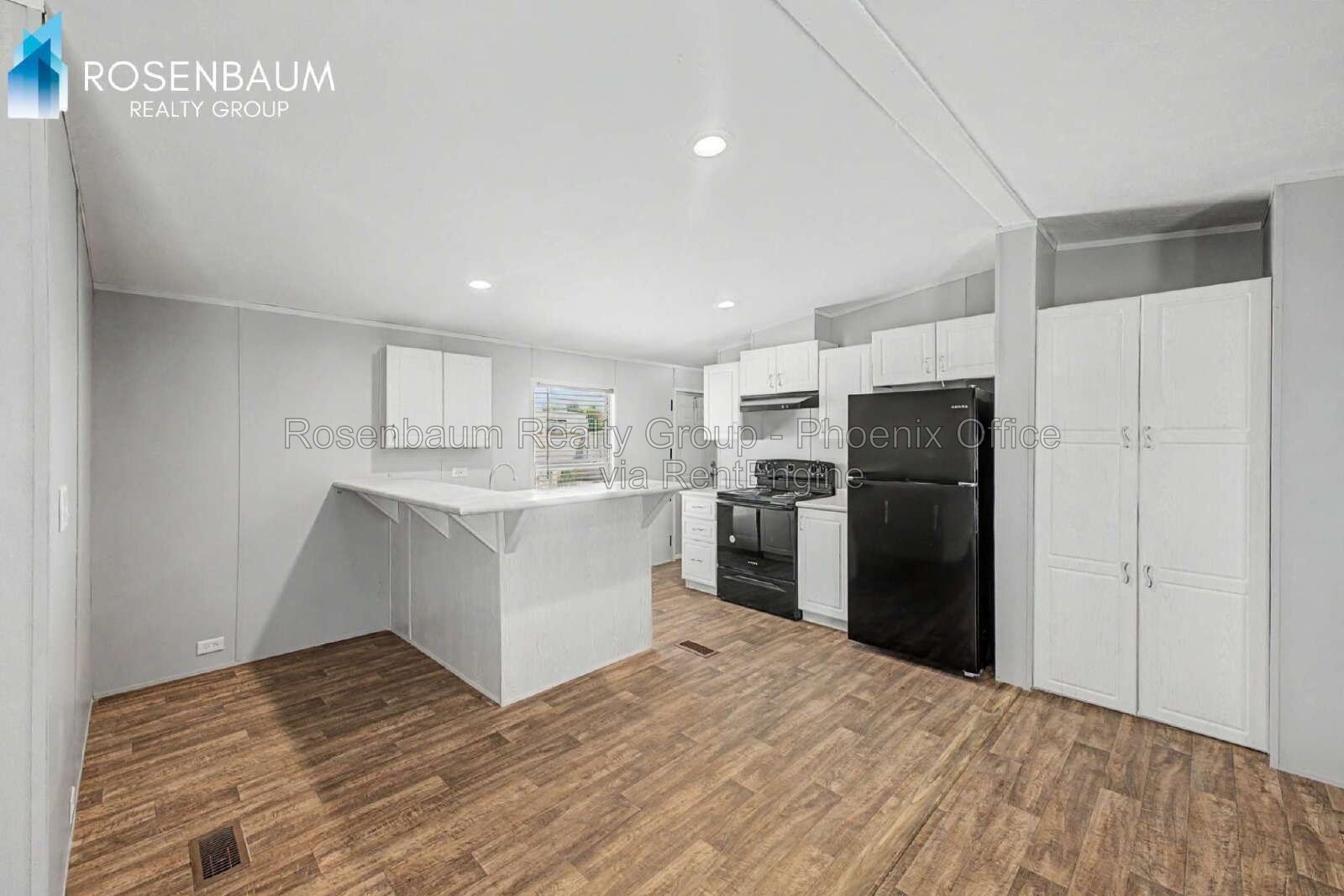 Beautiful 3 bedroom, 2 bathrooms home with plenty space to grow! property image