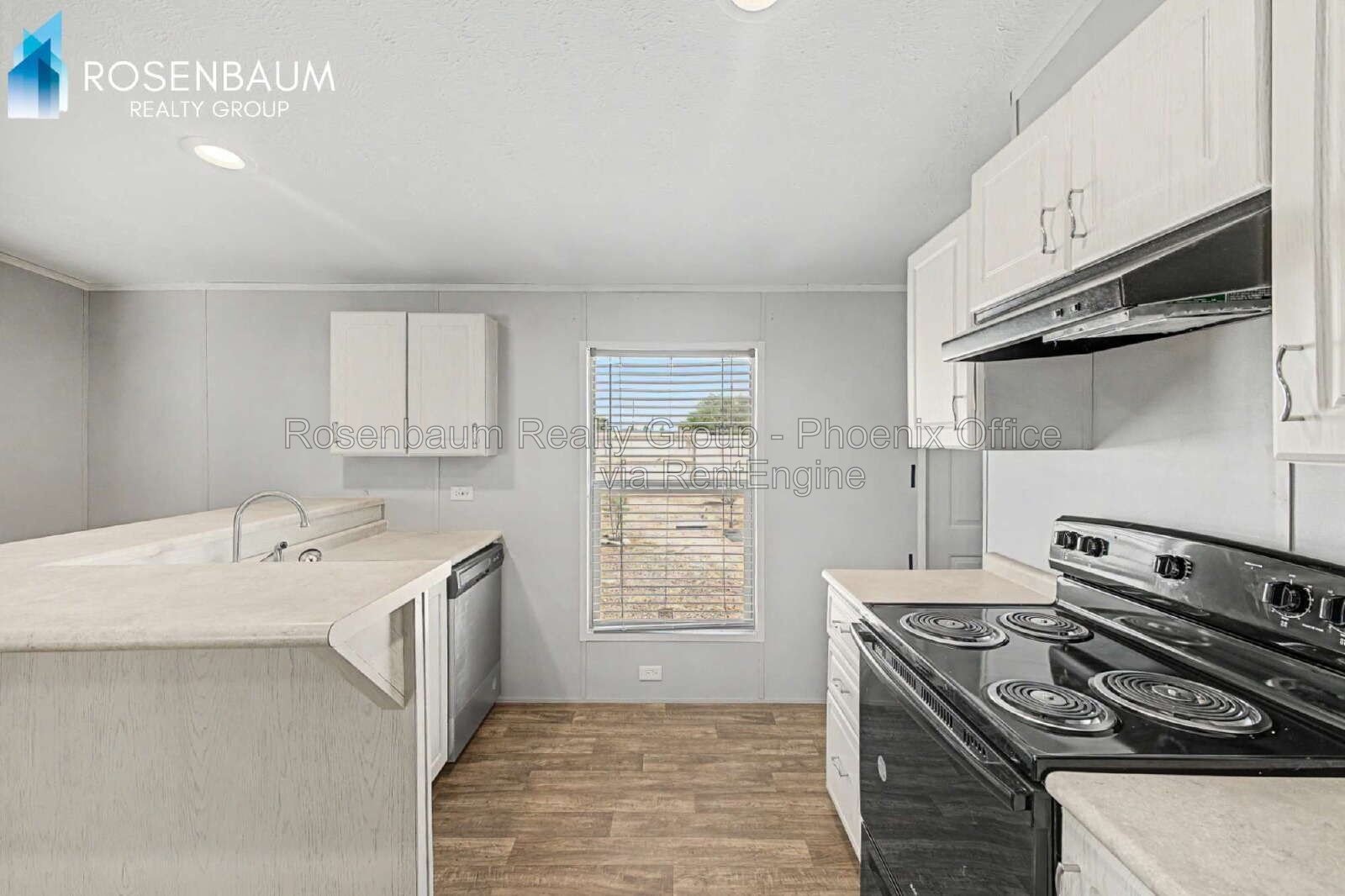 Beautiful 3 bedroom, 2 bathrooms home with plenty space to grow! property image