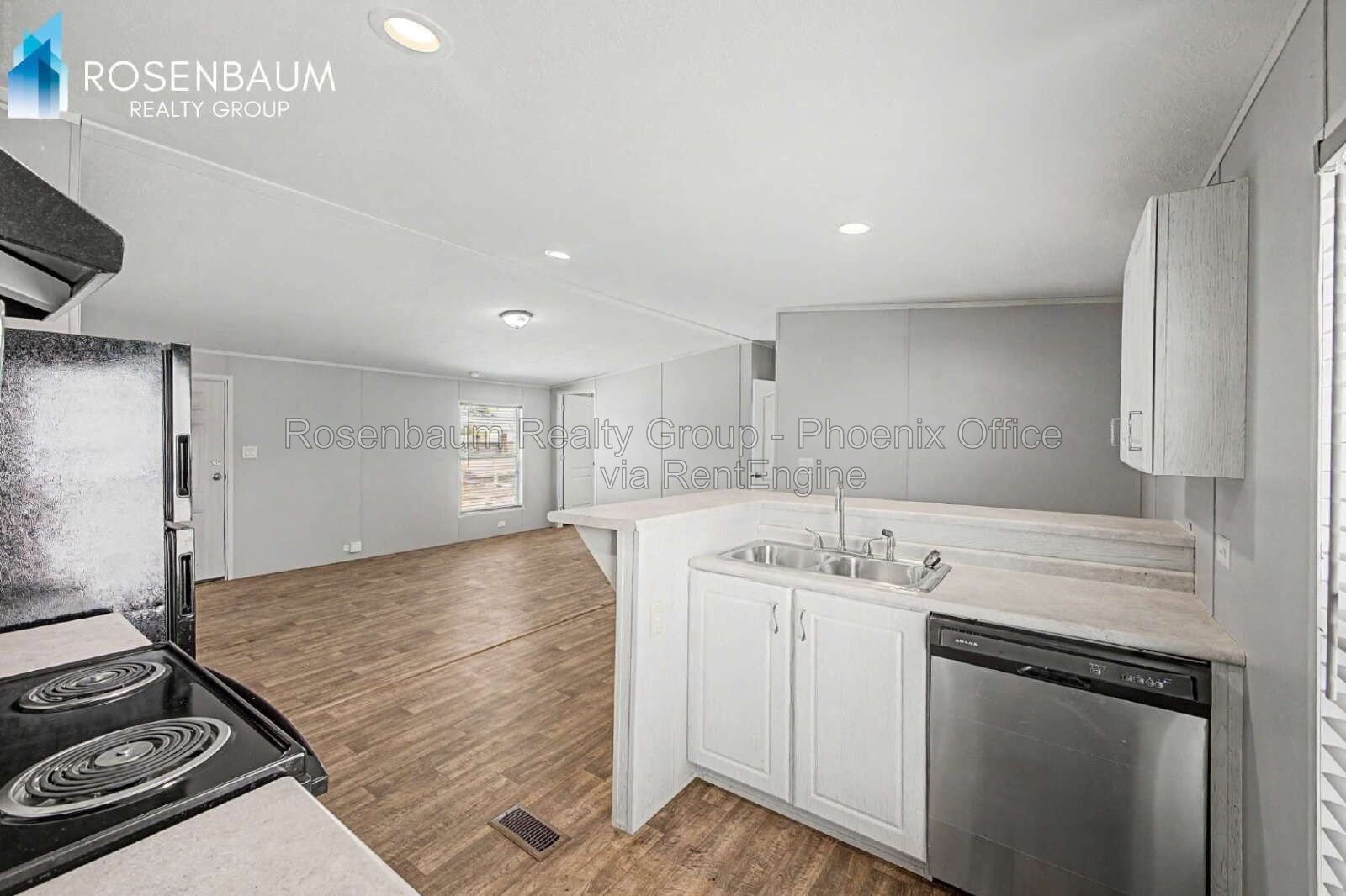 Beautiful 3 bedroom, 2 bathrooms home with plenty space to grow! property image