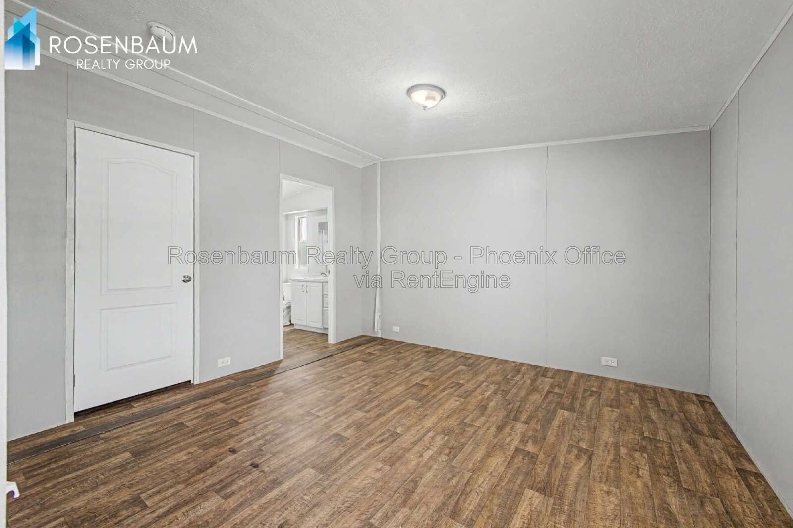 Beautiful 3 bedroom, 2 bathrooms home with plenty space to grow! property image