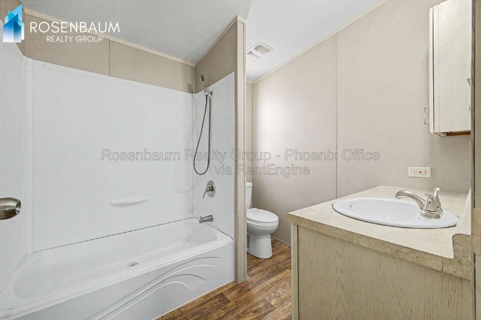 Beautiful 3 bedroom, 2 bathrooms home with plenty space to grow! property image