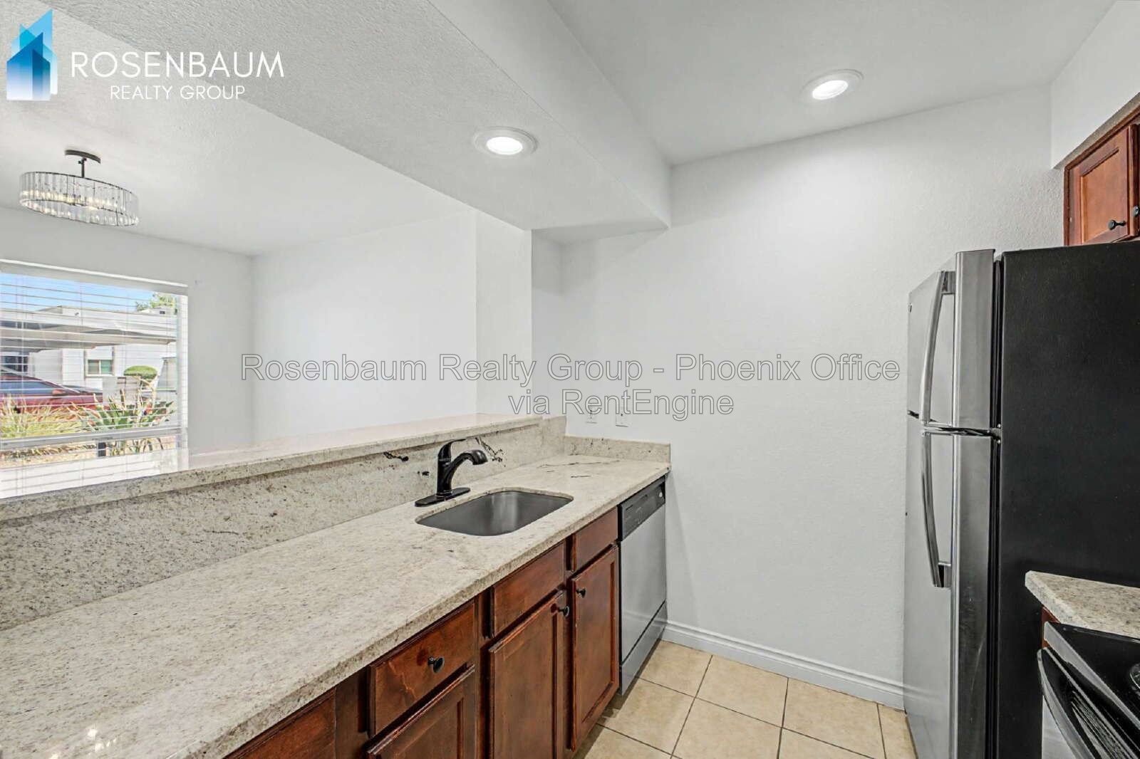 Charming 1 Bed / 1 Bath ground level condo unit in Uptown Phoenix! property image
