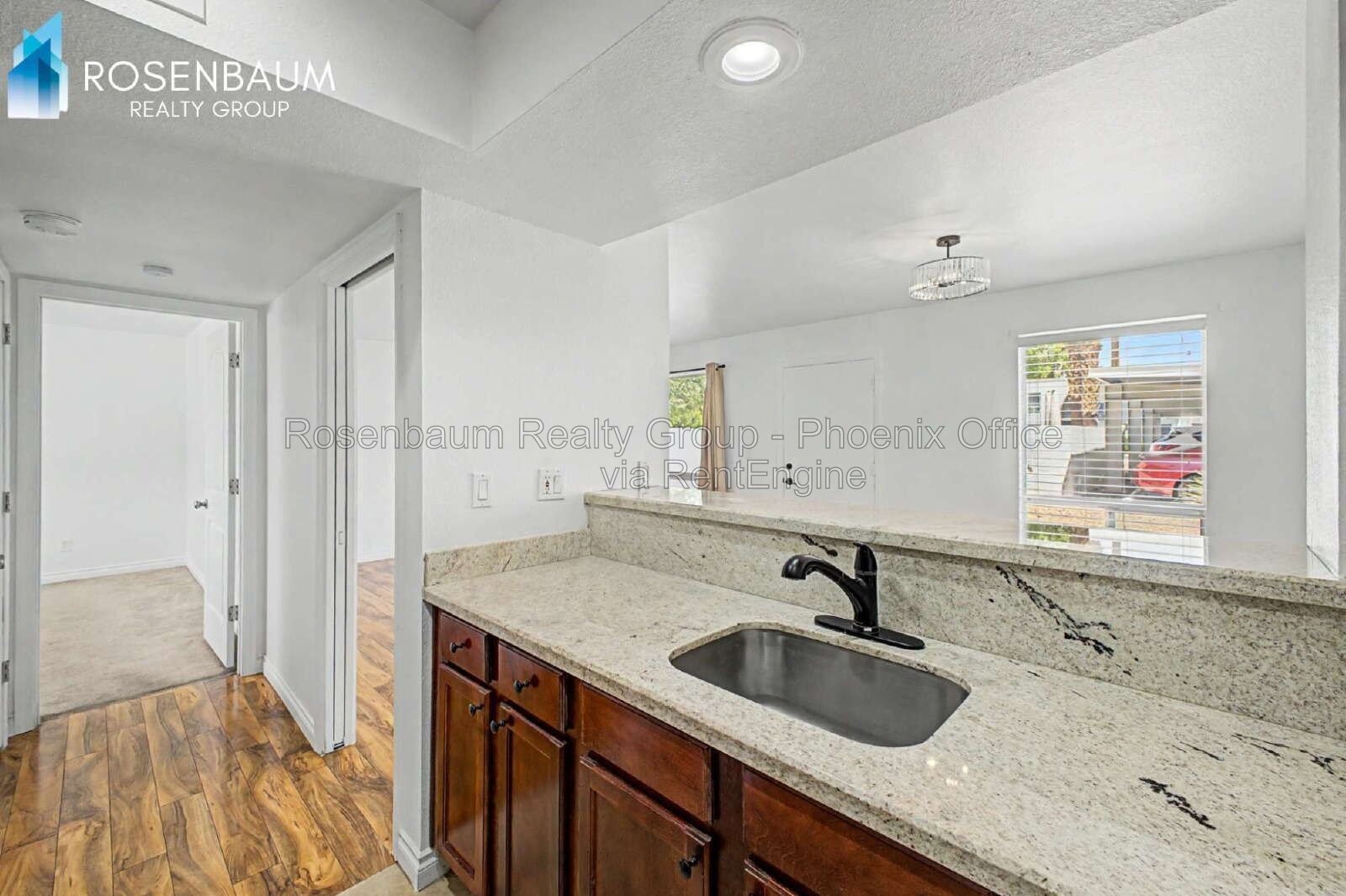 Charming 1 Bed / 1 Bath ground level condo unit in Uptown Phoenix! property image