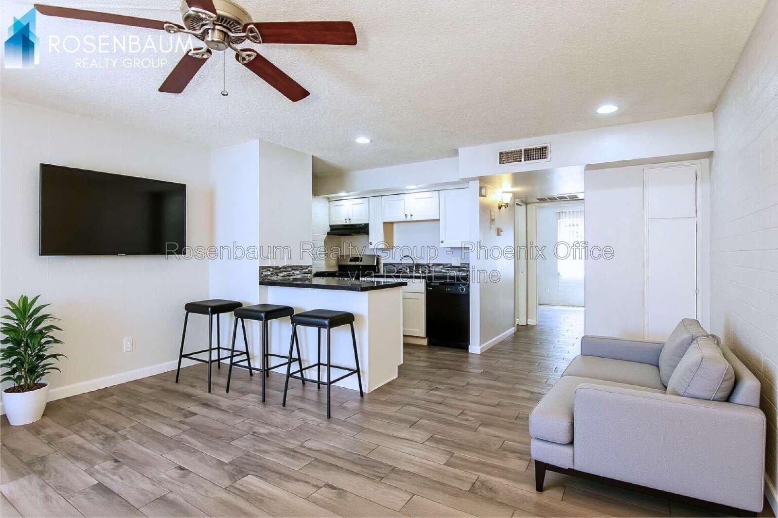 Charming Studios & 1-Bedroom Apartments in a Phoenix Community – Prime Location & Utilities Included! property image