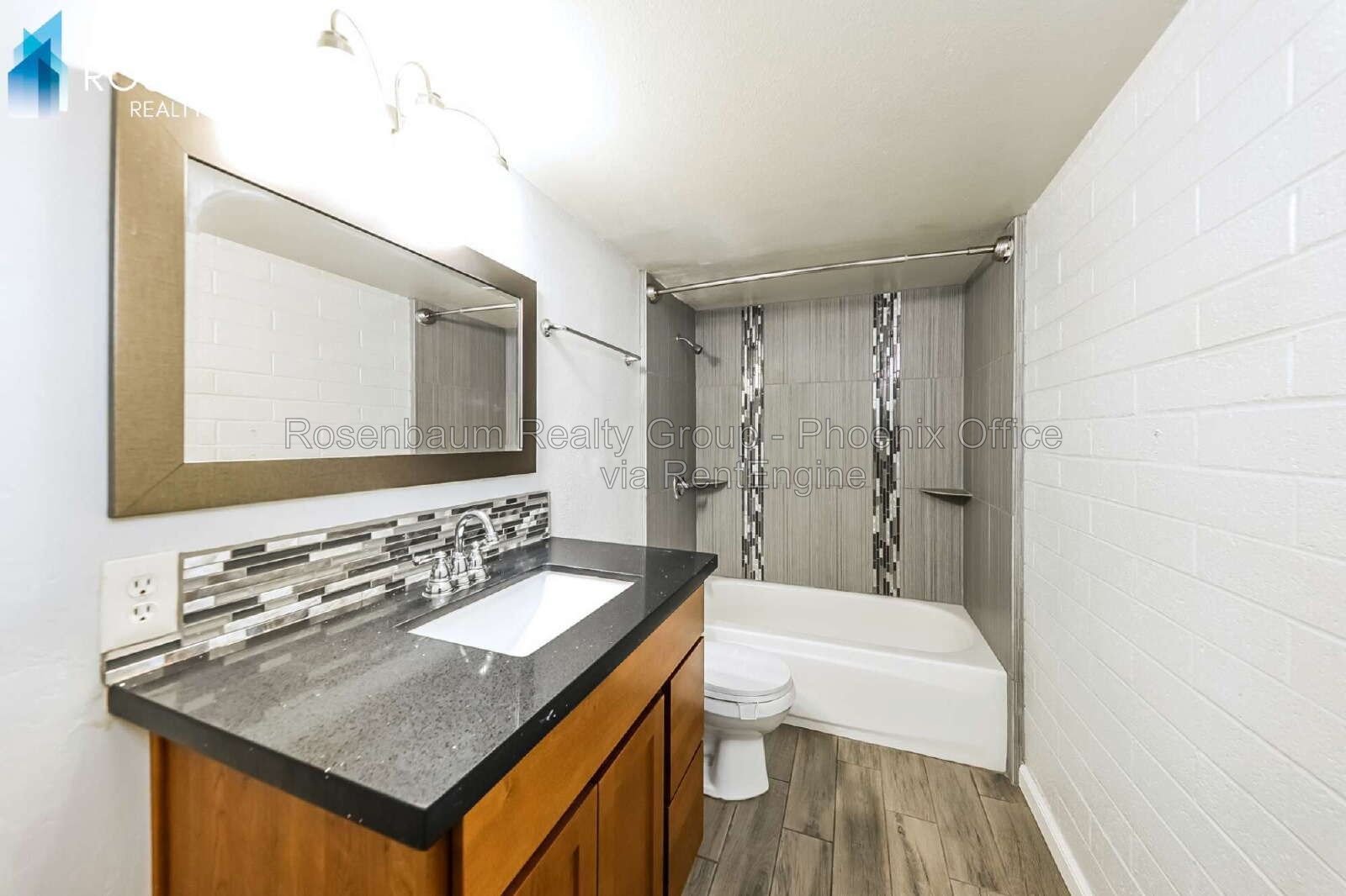 Charming Studios & 1-Bedroom Apartments in a Phoenix Community – Prime Location & Utilities Included! property image