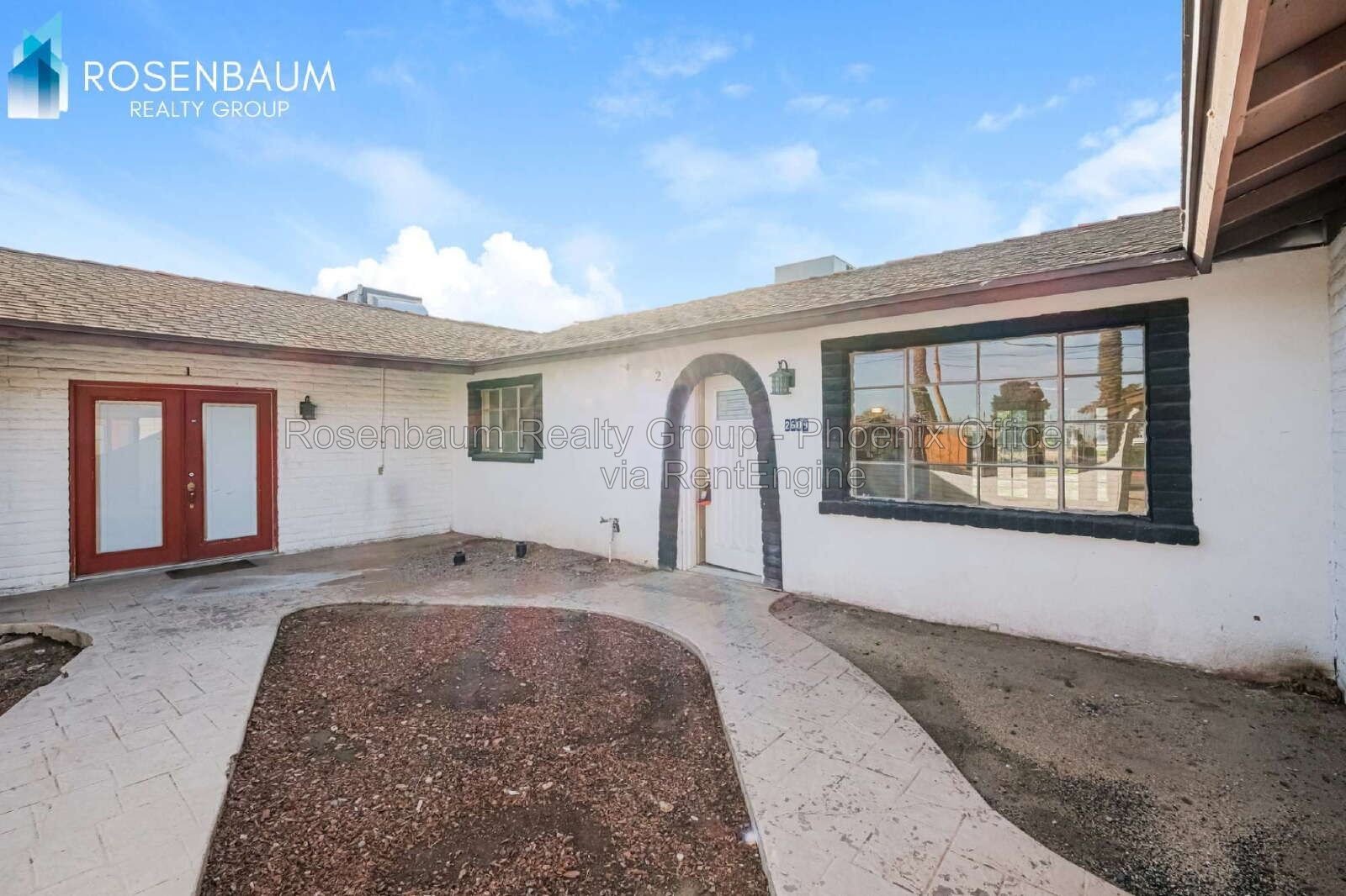 Charming and inviting single-level 2-bedrooms, 1-bath triplex apartment in Phoenix! property image
