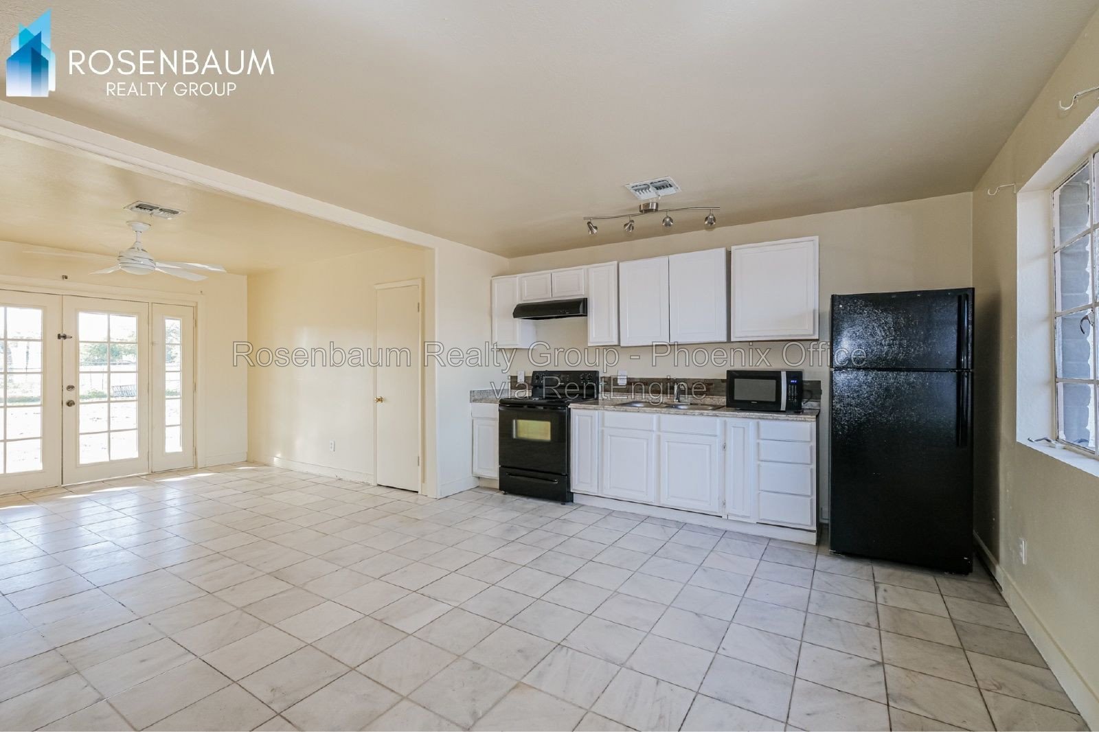 Charming and inviting single-level 2-bedrooms, 1-bath triplex apartment in Phoenix! property image