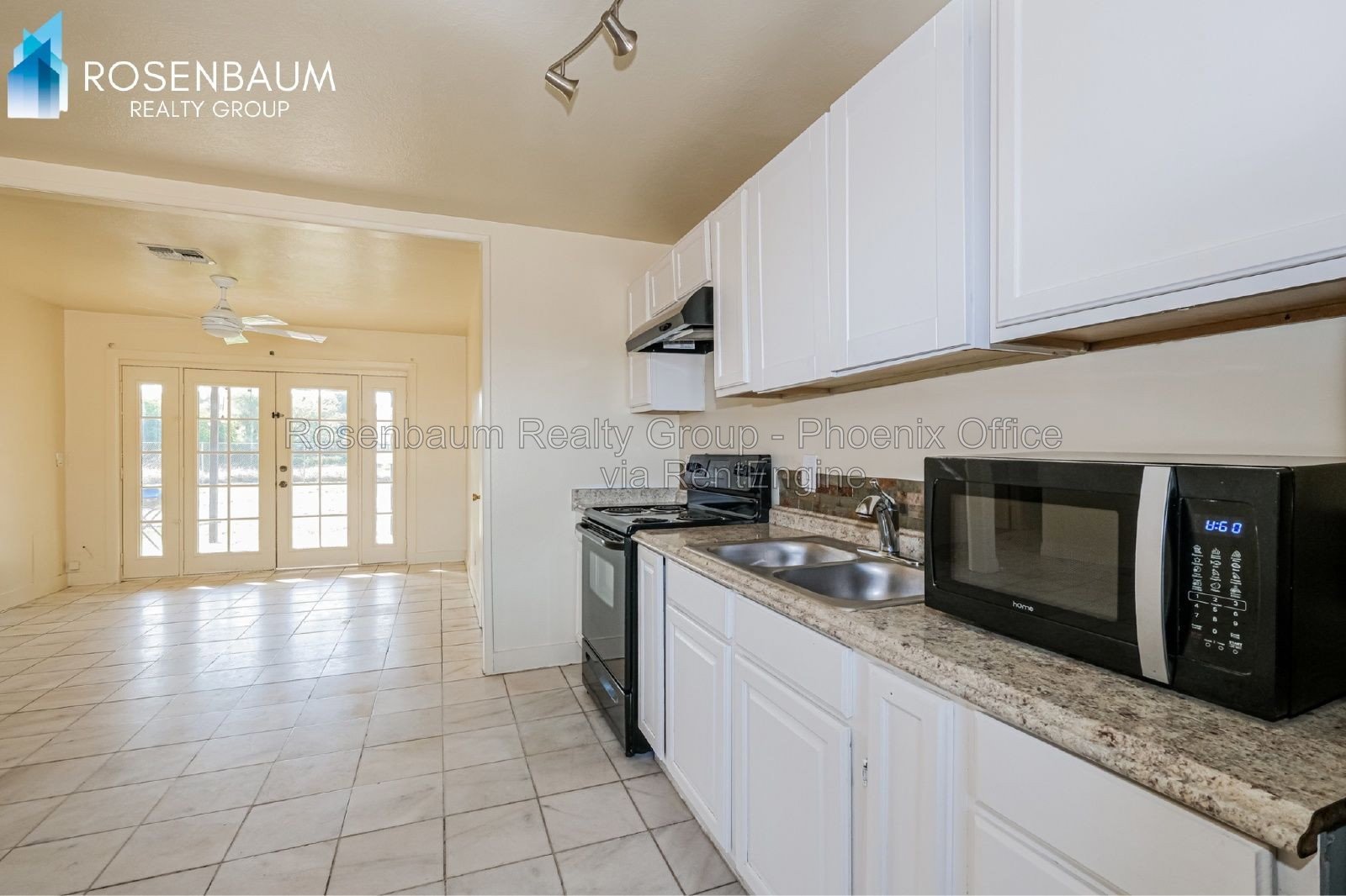 Charming and inviting single-level 2-bedrooms, 1-bath triplex apartment in Phoenix! property image
